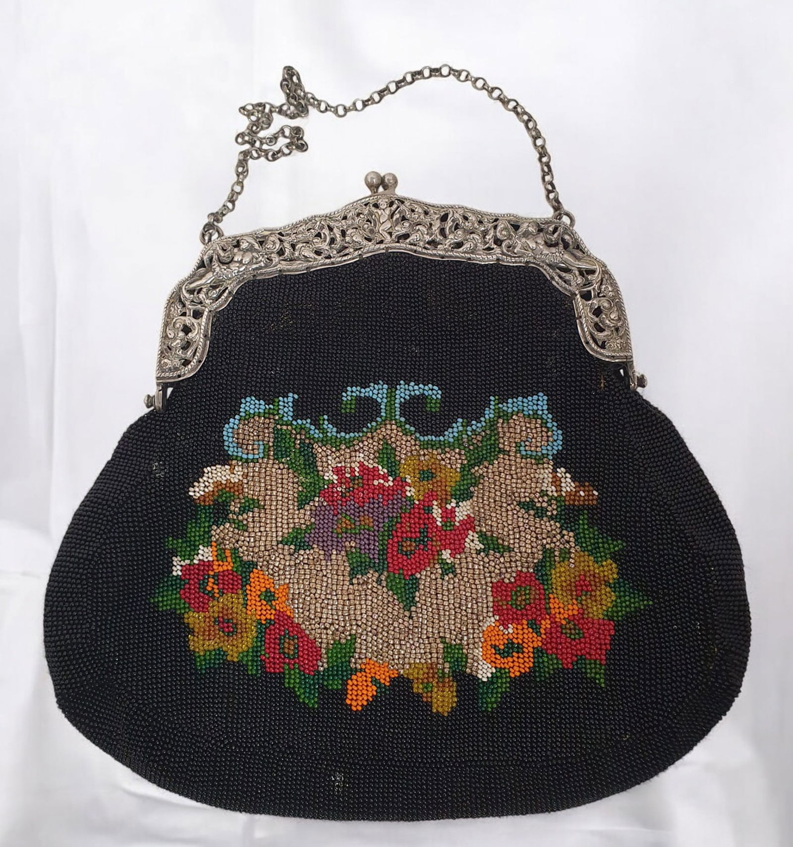 Victorian purse in fine silver from the late 18th - 19th century (1 of 2)