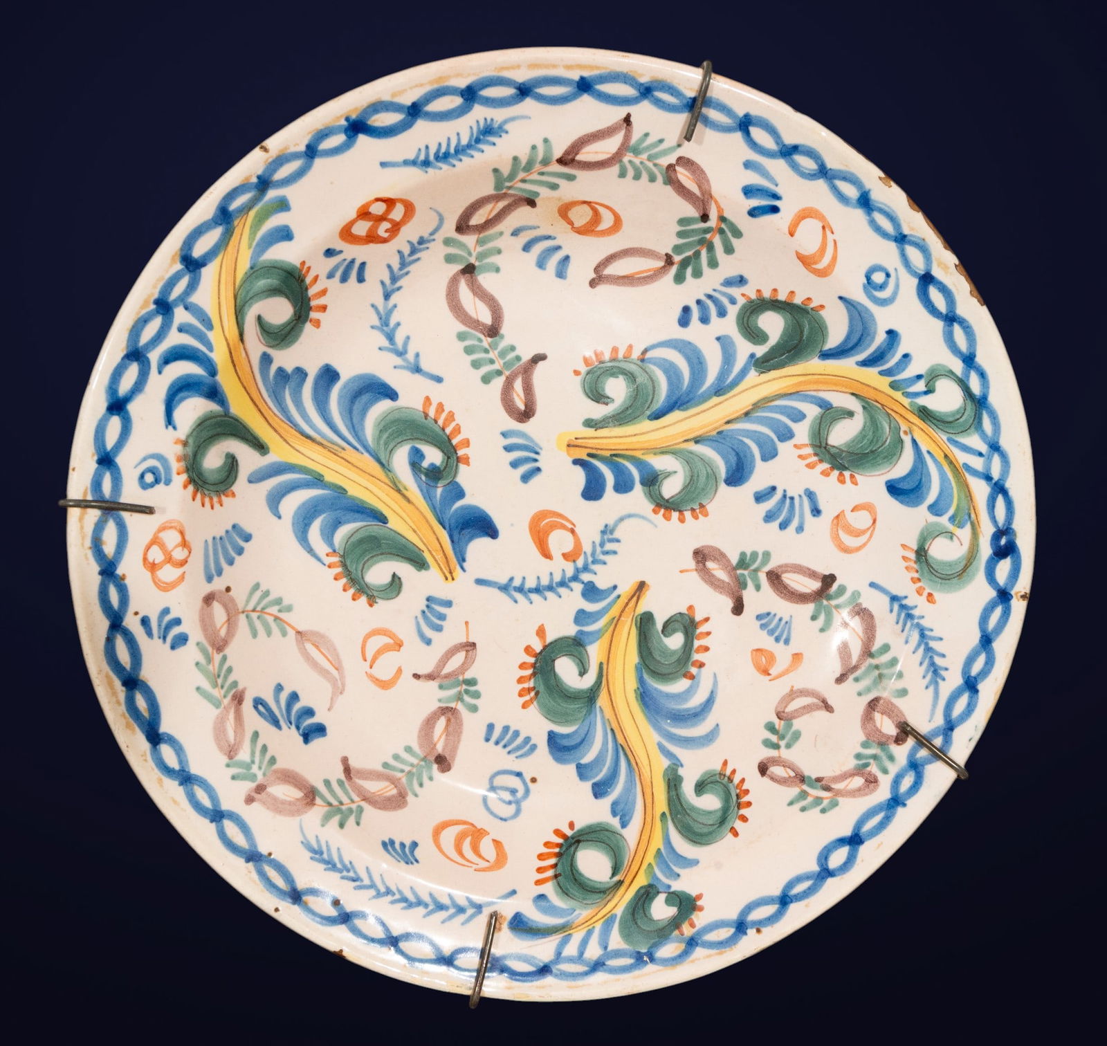 Ceramic plate from Manises. Valencian School. 19th century. (1 of 4)