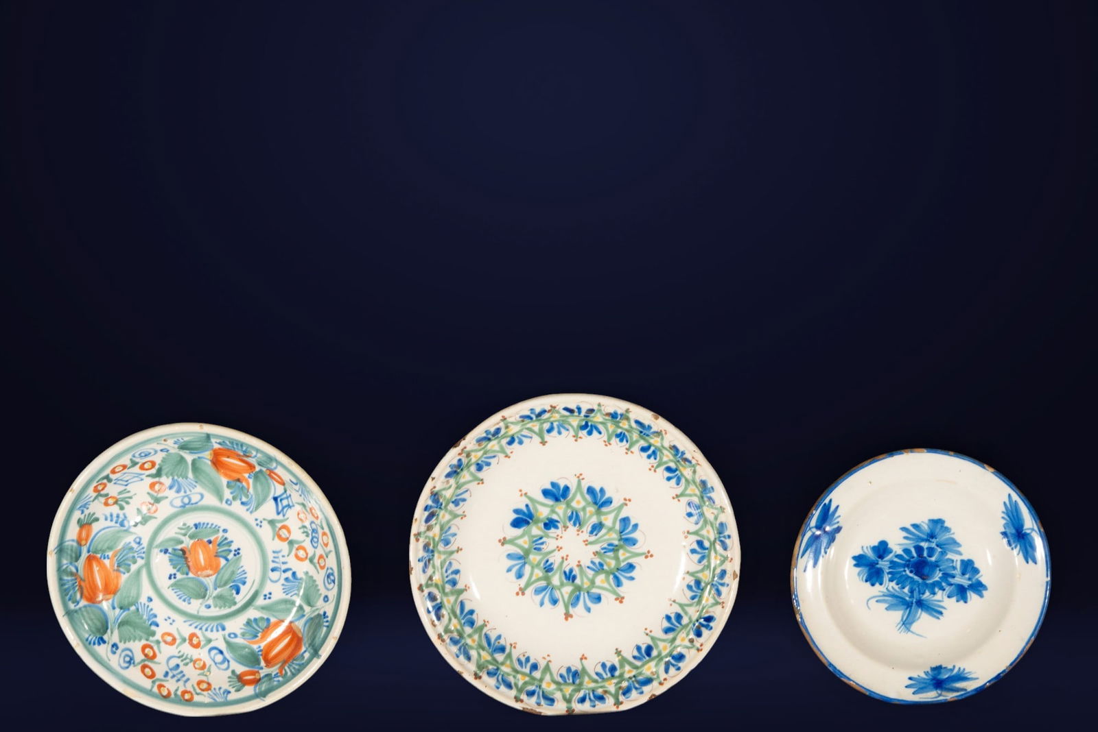 Lot of Three Plates from Manises. Late 19th Century. Valencia (1 of 5)