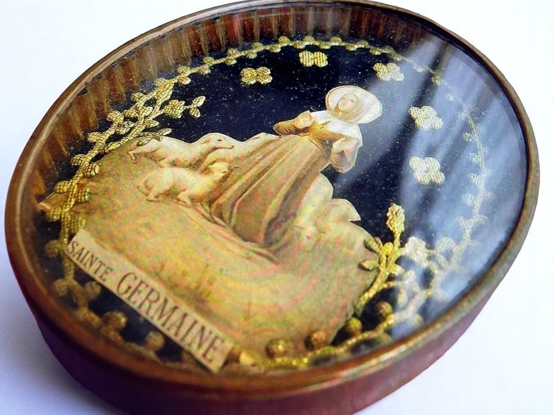 Antique French Saint Germain reliquary devotional book 9.5 x 8.5 x 1.5 cm (1 of 4)