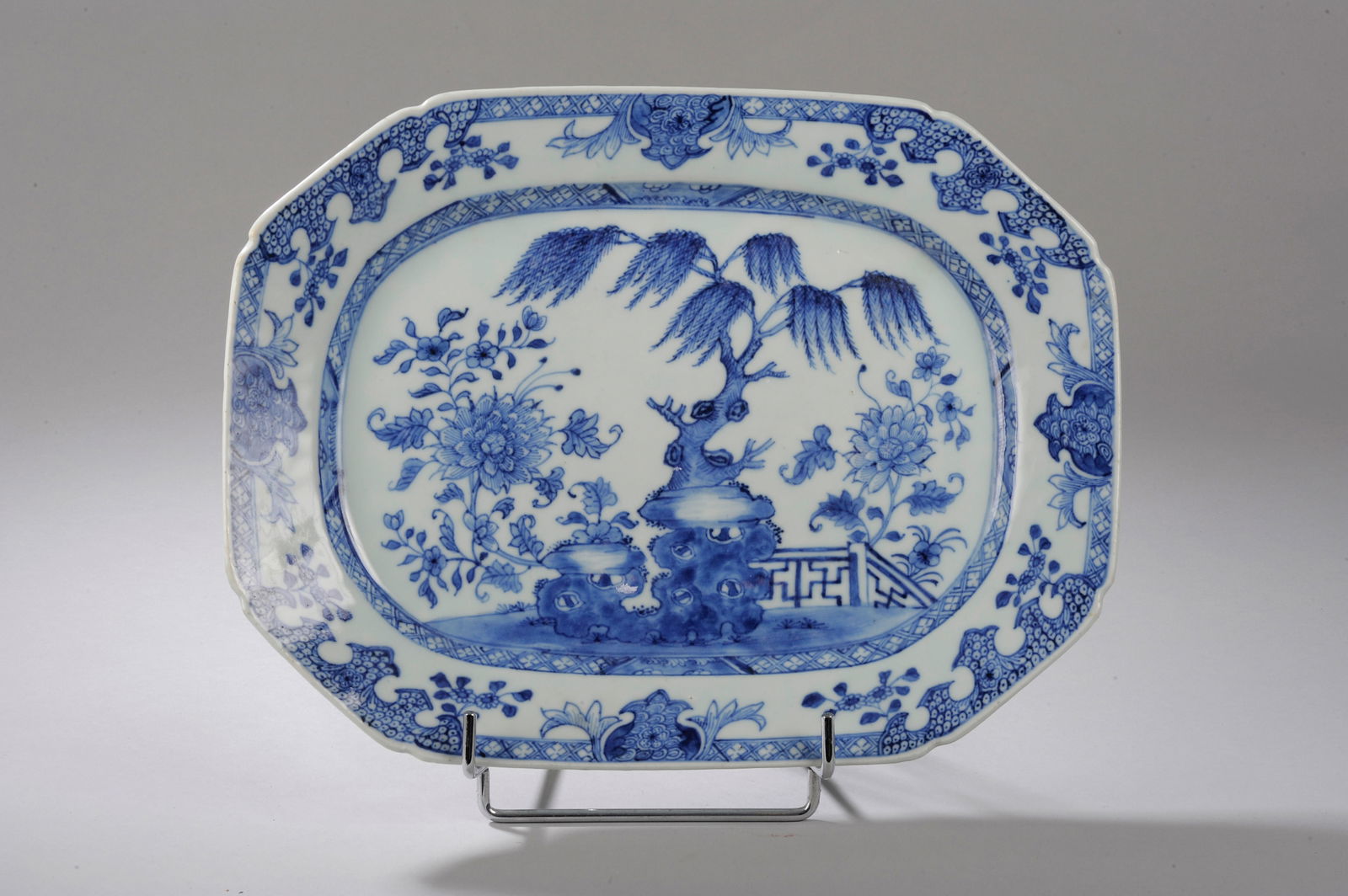 Octagonal plate from the East India Company, China, 18th century (1 of 1)
