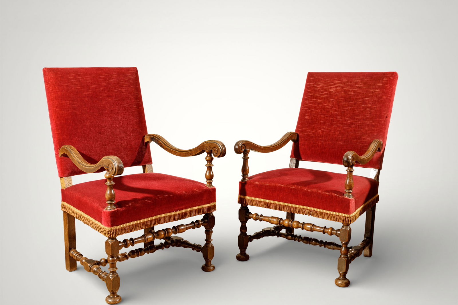 Pair of large walnut armchairs, furniture, 17th century (1 of 1)