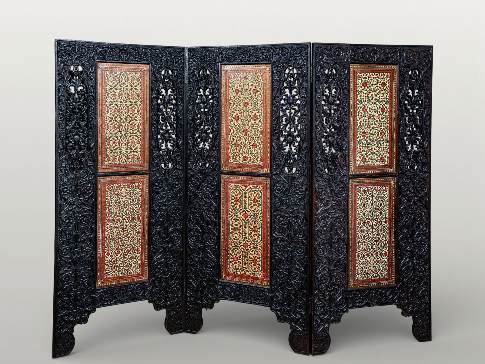Three-panel folding screen in carved wood with leather panels, India, 19th century (1 of 4)