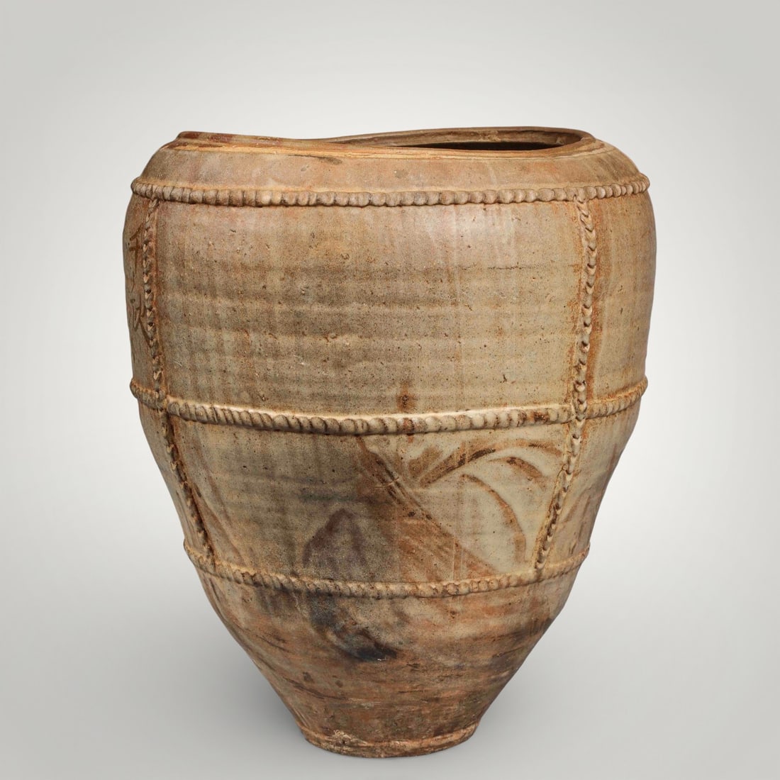 Wide-mouth urn with cordelette decoration, China, Jin Dynasty, 12th - 13th century: Terracotta. Dimensions: Height 44 cm x Diameter 31 cm. Globular urn resting on a narrow base, with a wide upper opening that accentuates its open and stable profile. The surface is molded with a conti