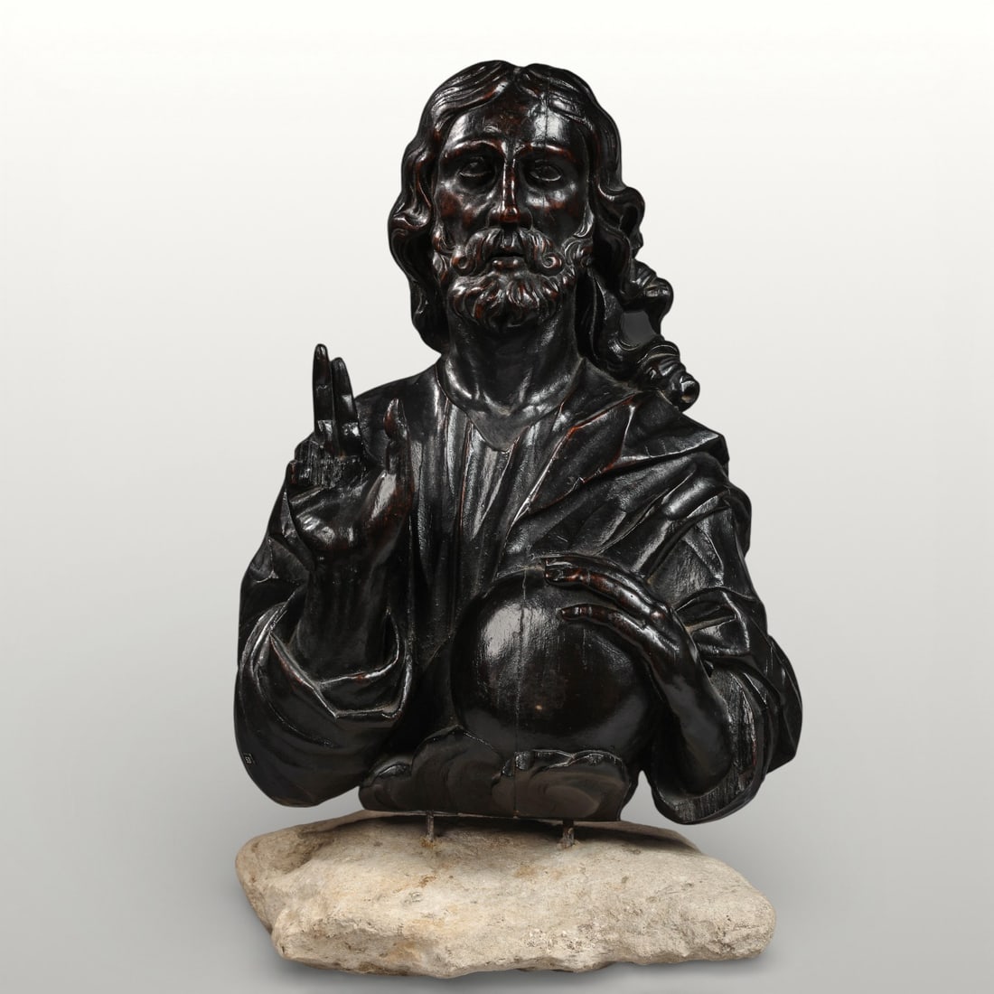Bust of an evangelist apostle. European Baroque sculpture. 17th century: Wood. Measures 45 x 39 cm. Bust of an evangelist apostle depicted up to the torso, with one hand resting on a globe of strong symbolic significance and the other raised in a gesture of blessing, estab