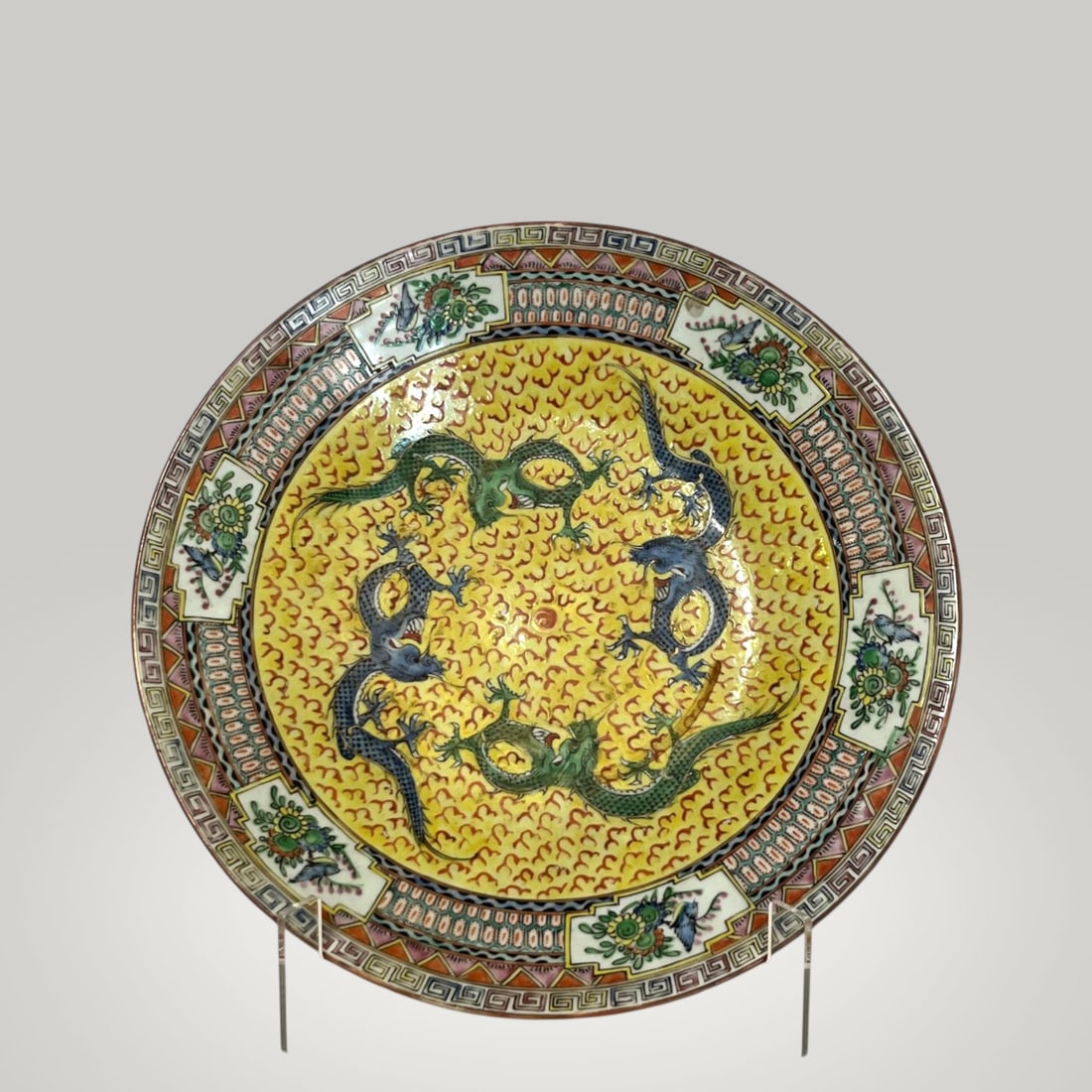 Large plate with five dragons, Qing Dynasty Chinese porcelain, 19th century (1 of 4)
