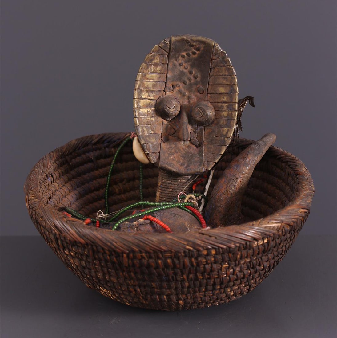 Mbumb(a) Tsogho reliquary basket. Sogho people (Tsogho–Shira-Punu group), Gabon. 20th century (1 of 6)