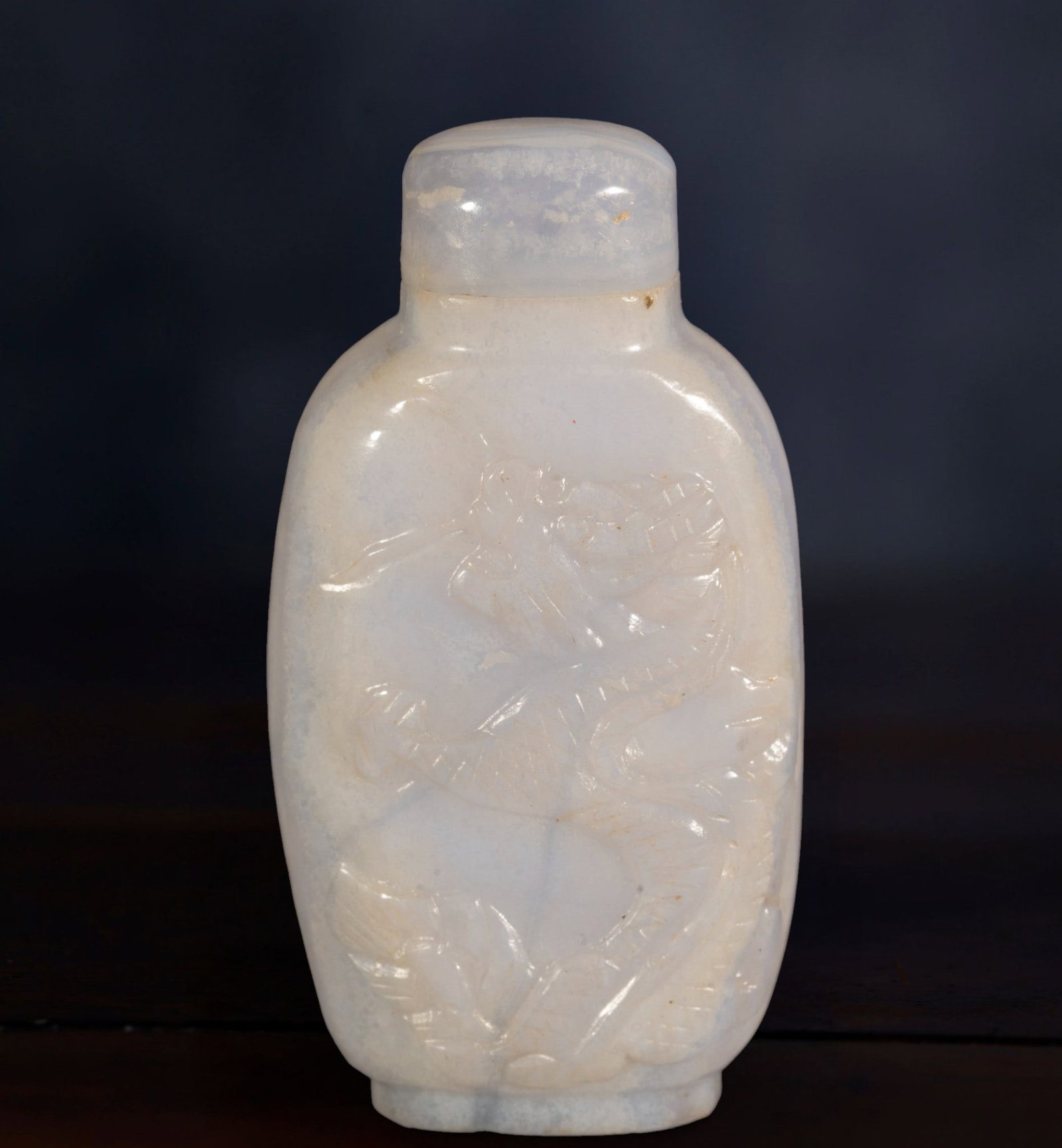 19th Century Chinese Snuffbox in Lavender Stone: Provenance: important private collection of Asian art, pre-1970. Measurements: 7 x 4 cm