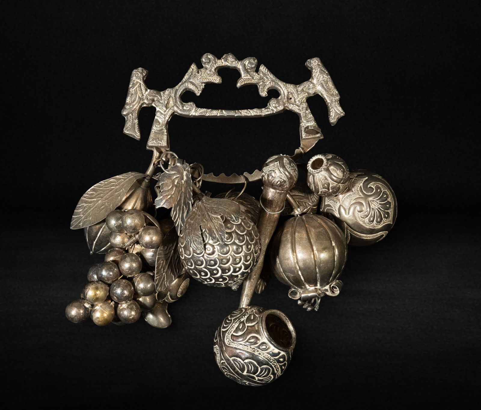 Rare Figa with ex-votos of a Brazilian slave in silver-plated metal: Total approximate measurement