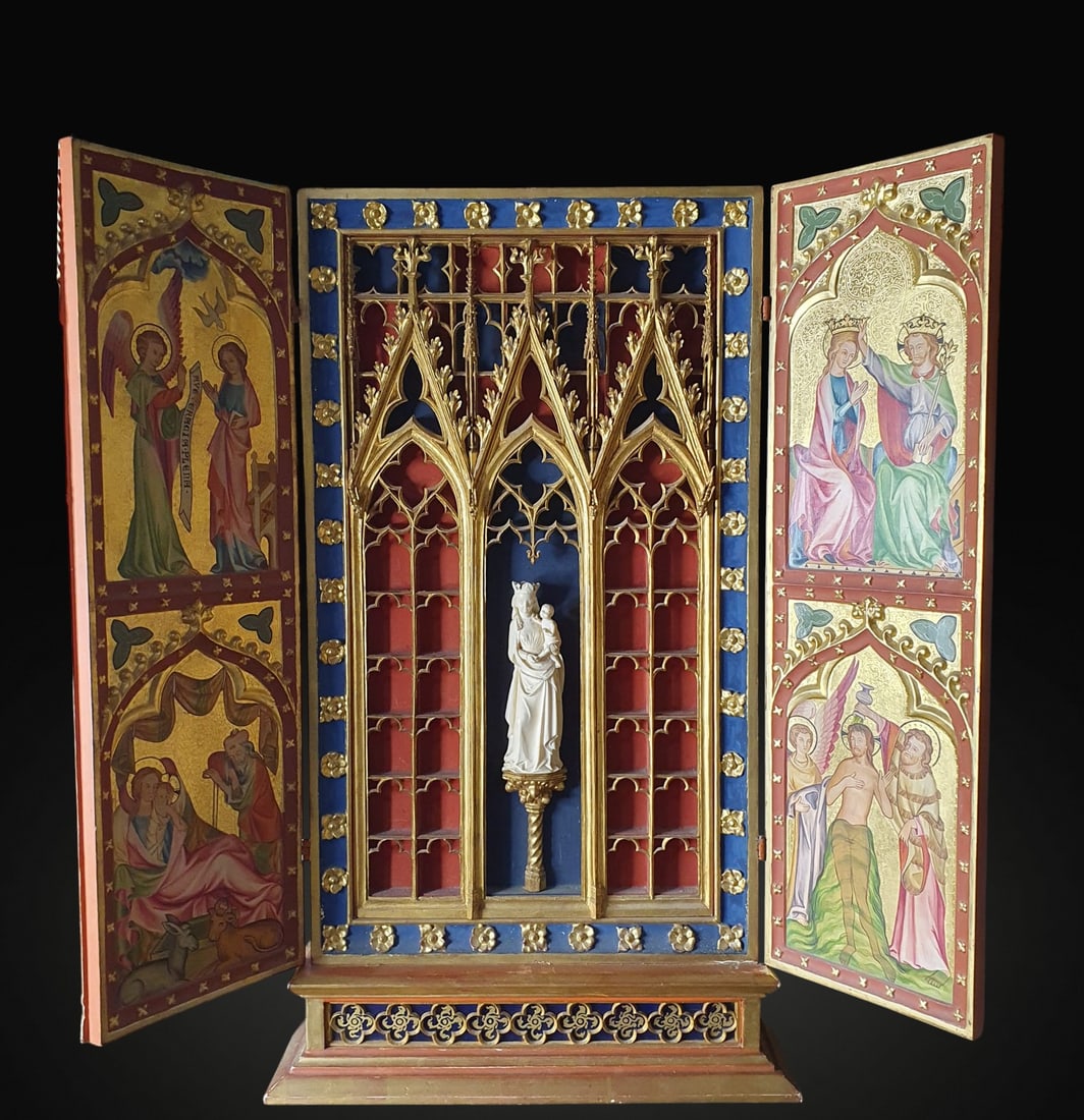 Important Large Portable Altar Triptych French Neo-Gothic 19th Century: Gold tempera and oil on wood. Good condition. Measurements: 67 x 35 cm closed and 67 x 70 cm open
