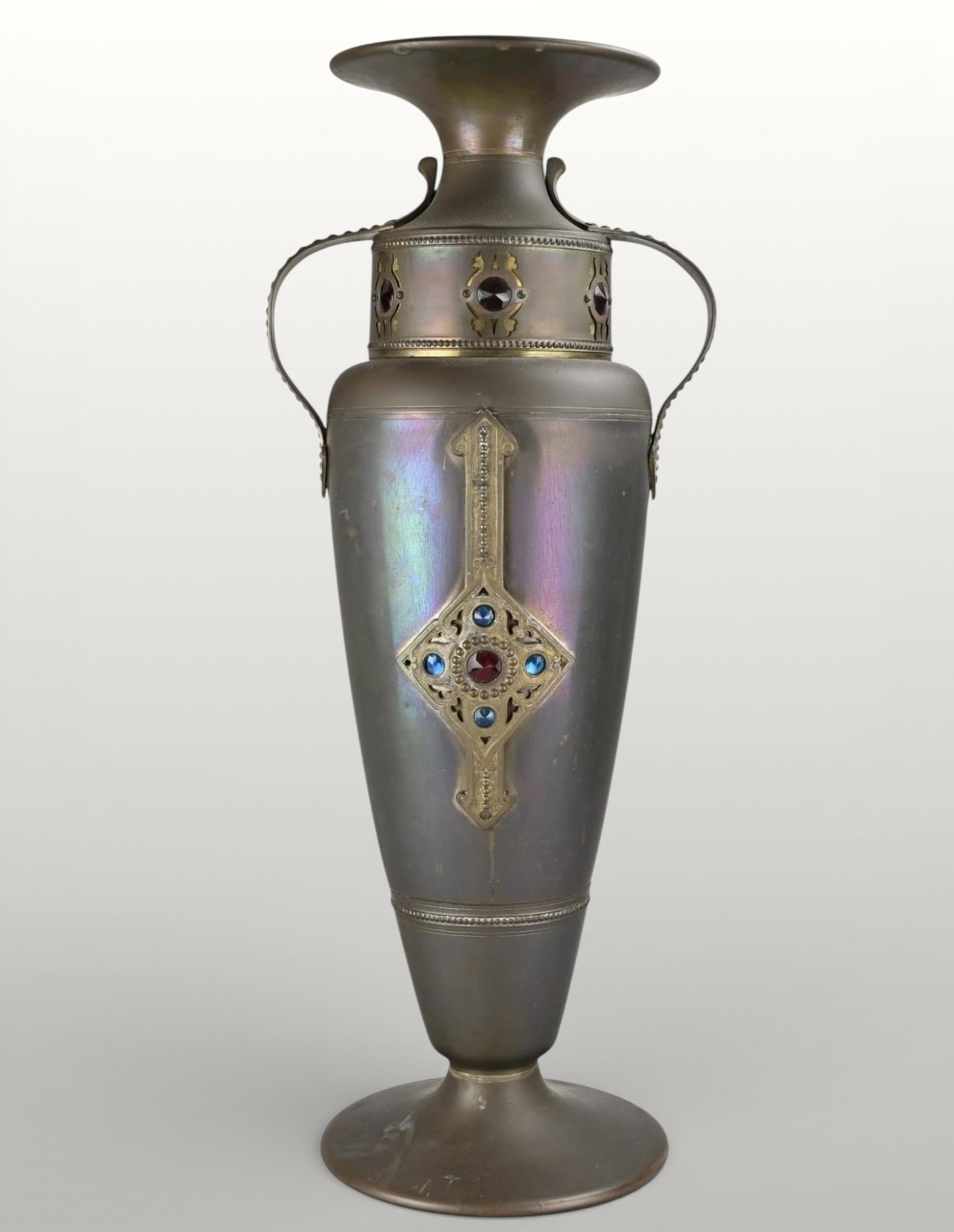 Large Art Deco vase in brass and crystals, 1930s: 71cm