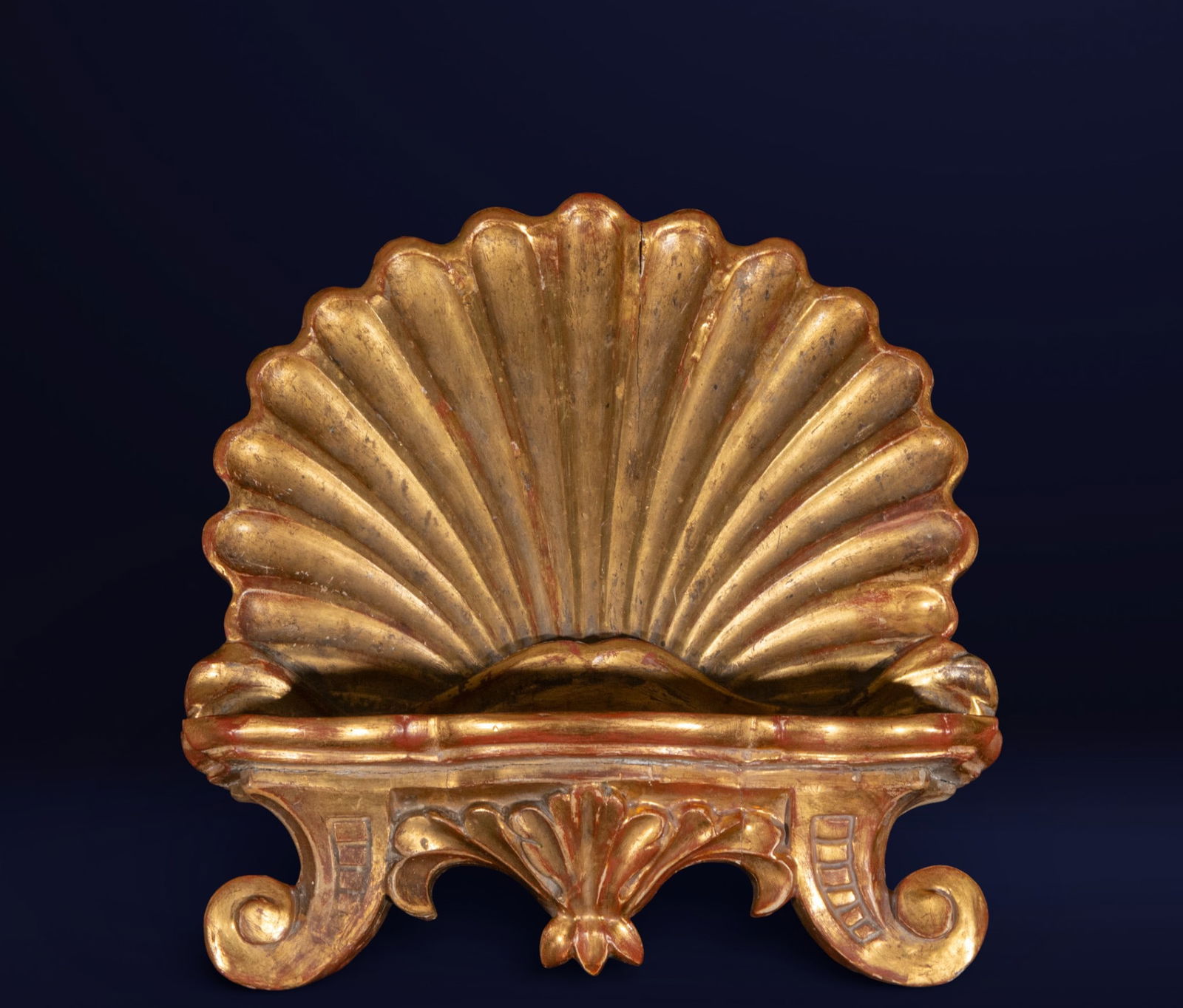 Italian Baroque Musician's Lectern from the 18th Century: Carved and gilded wood. Measures 30 x 40 x 22 cm.