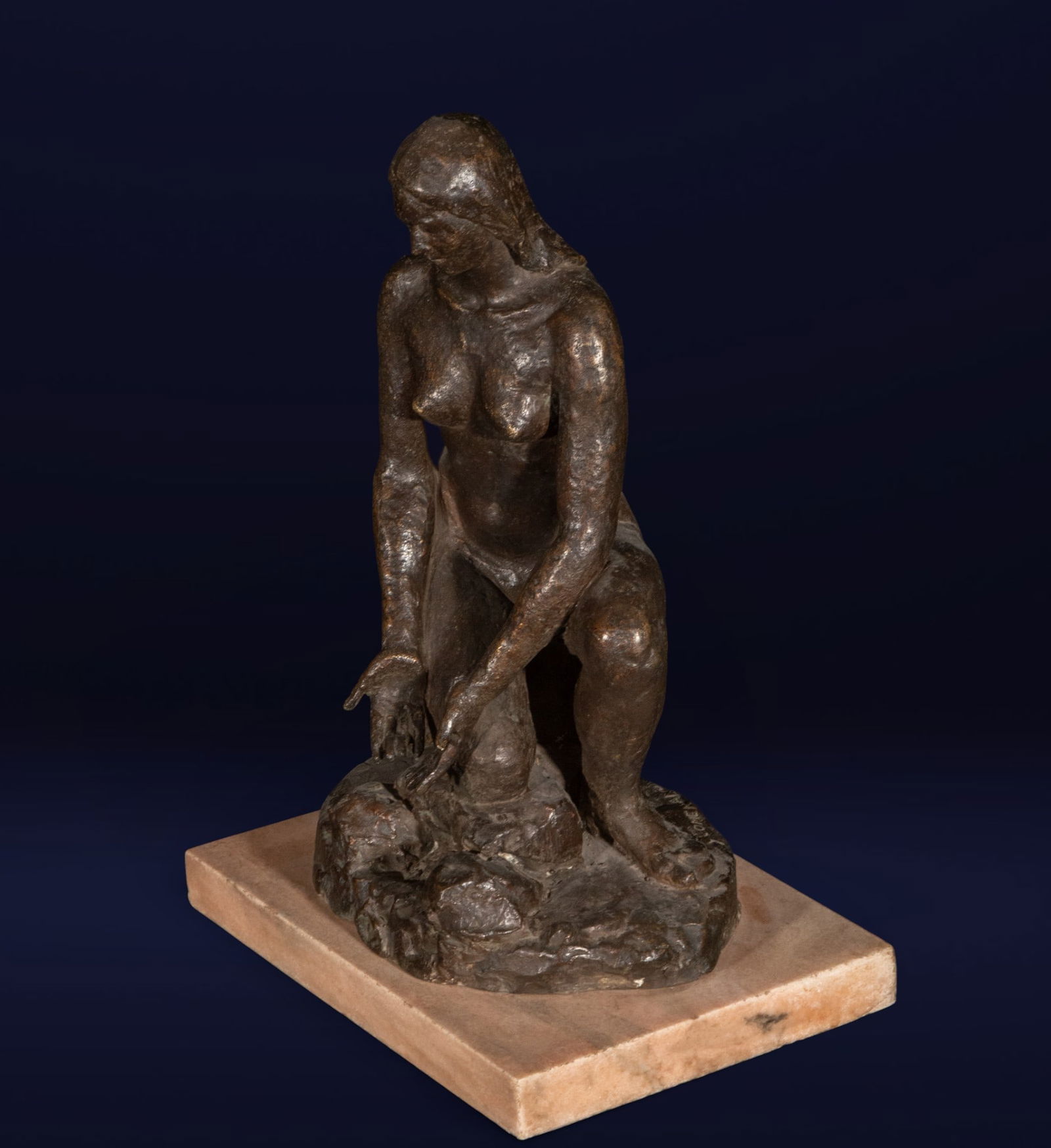 Venus in the Bath, Bronze, signed Enrique Pérez Comendador (1900-Madrid, 1981) 4/6 Spanish School,: Patinated bronze on a marble base. Measures 34 x 24 x 17 cm.
