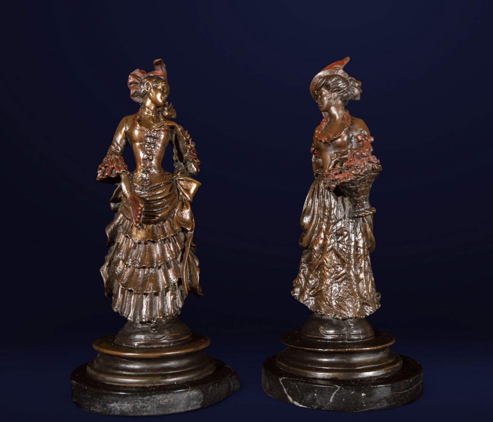 Pair of ladies. Decorative sculpture. 20th century (1 of 4)