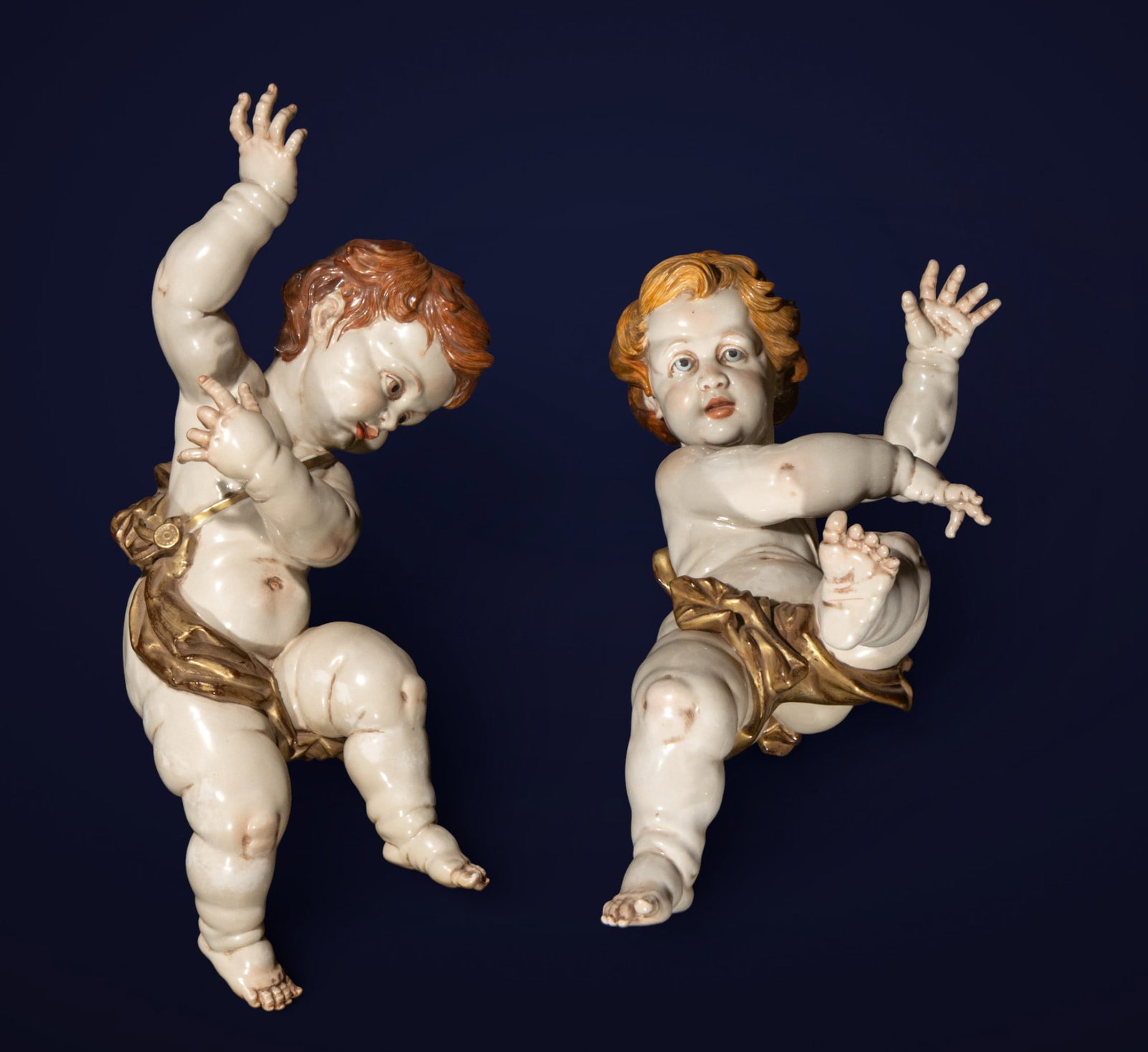 Pair of cherubs, Alcora porcelain, Spanish school, 20th century: Glazed and polychrome porcelain. Measures 50 x 24 x 14 cm.