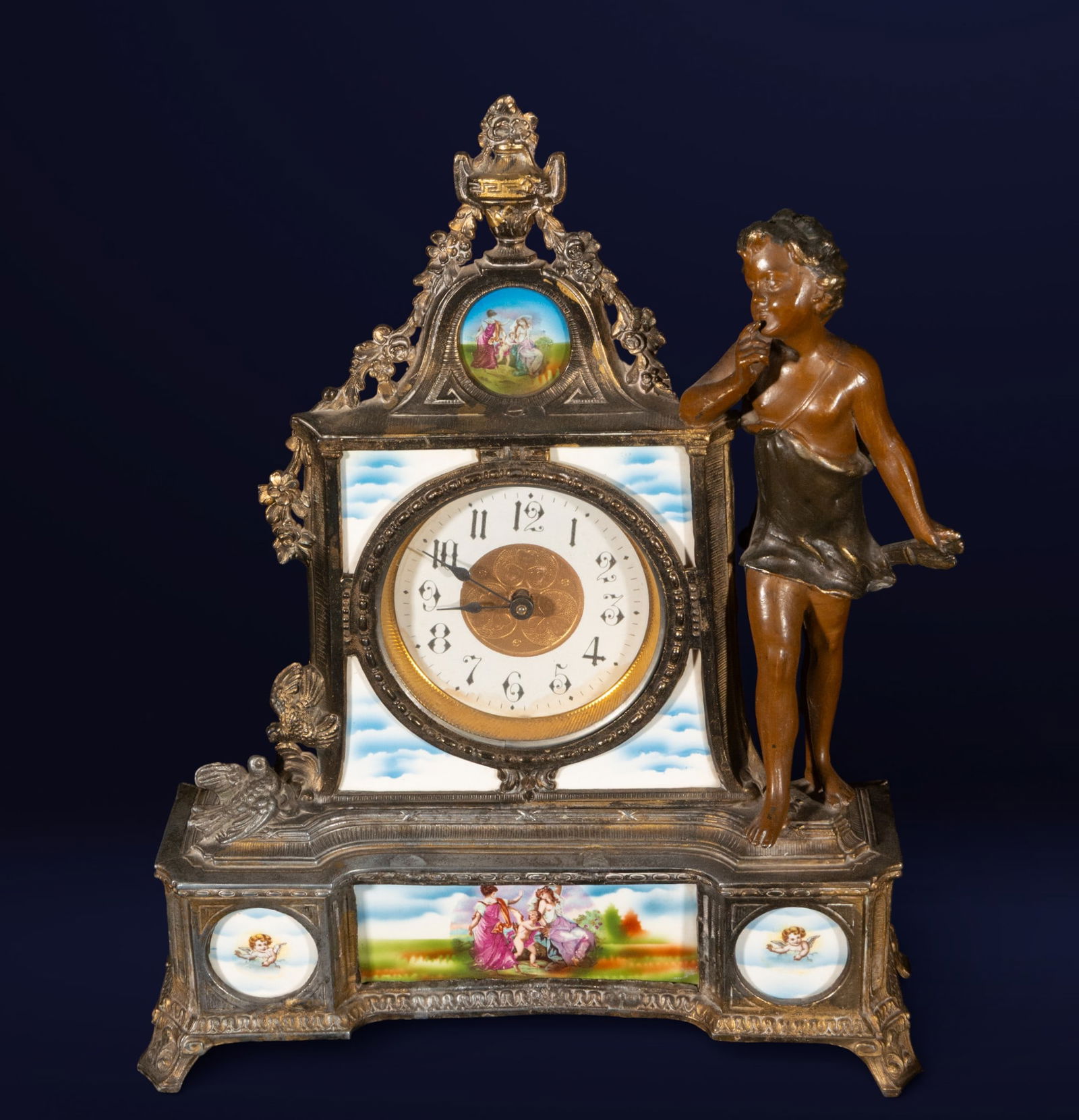 Table clock with female figure. French school. 19th century. (1 of 6)