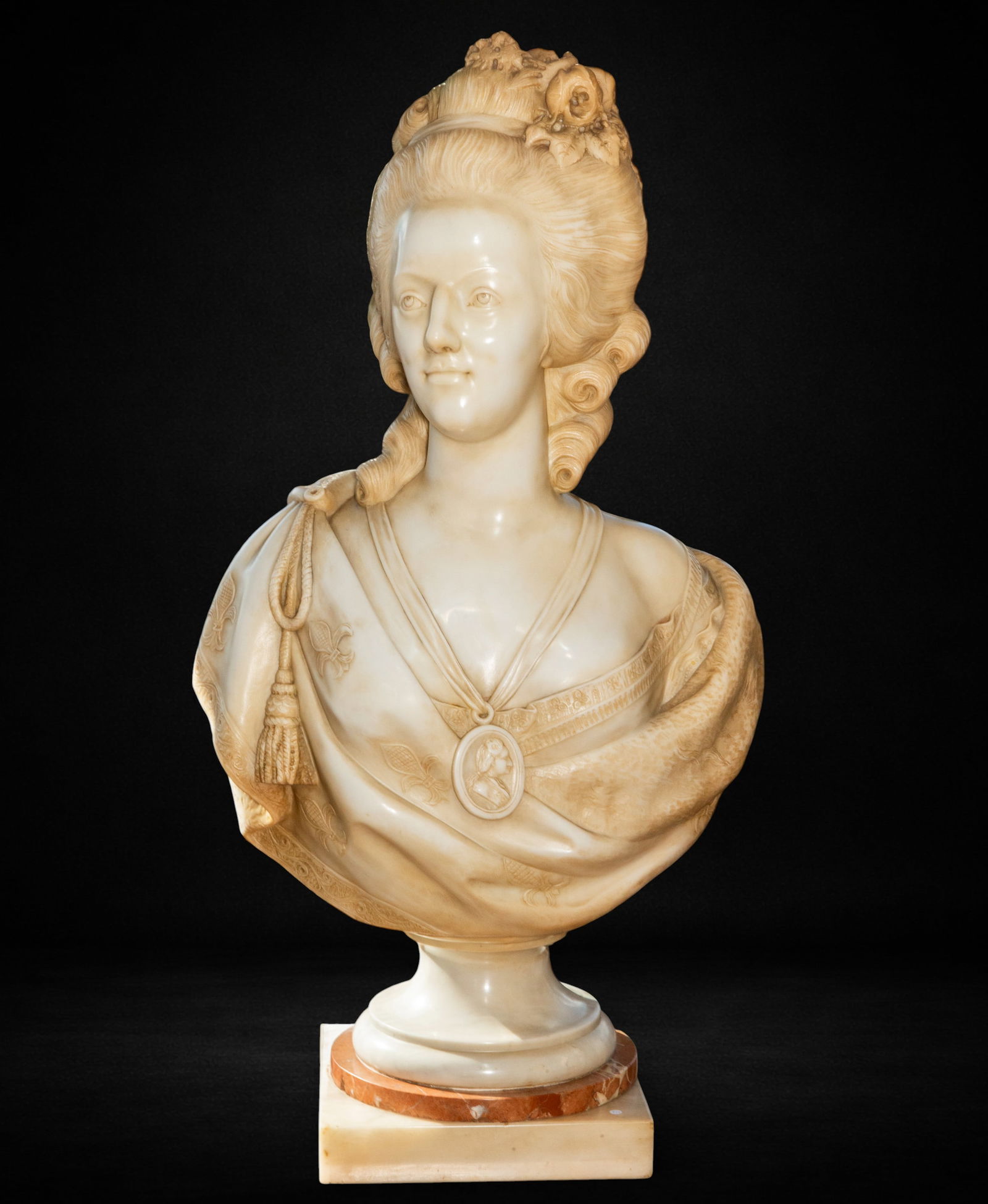 Bust of Marie Antoinette. Late 18th Century (1 of 7)