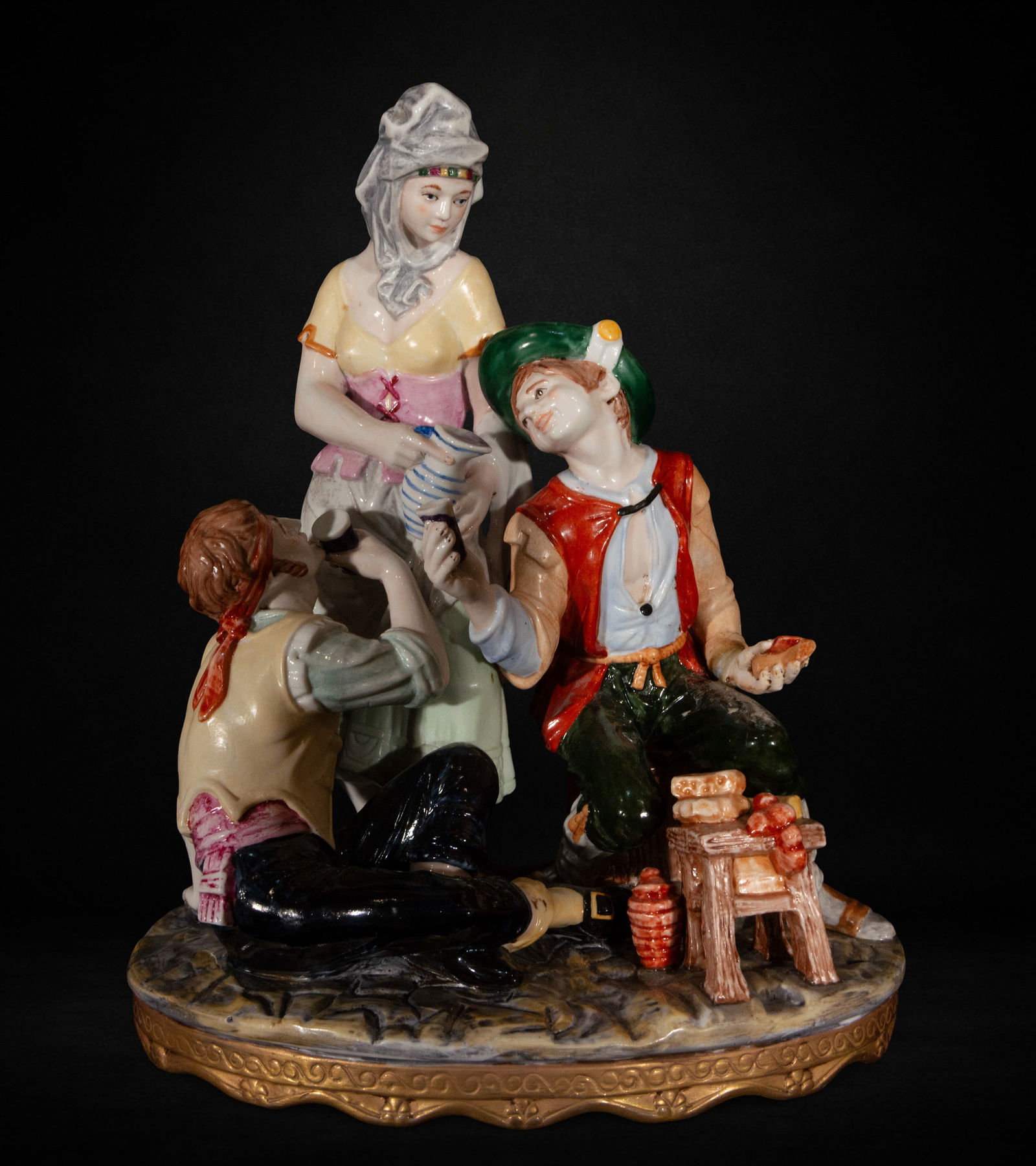 Porcelain set of mother and children (1 of 3)