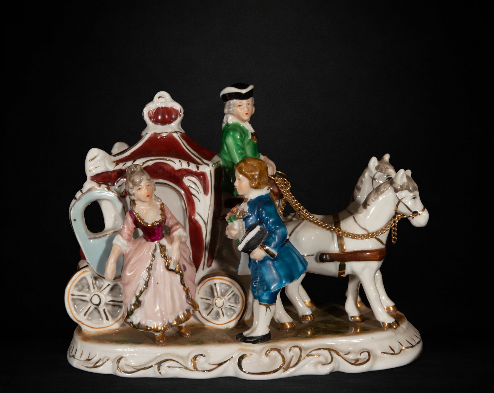 Porcelain carriage set (1 of 4)