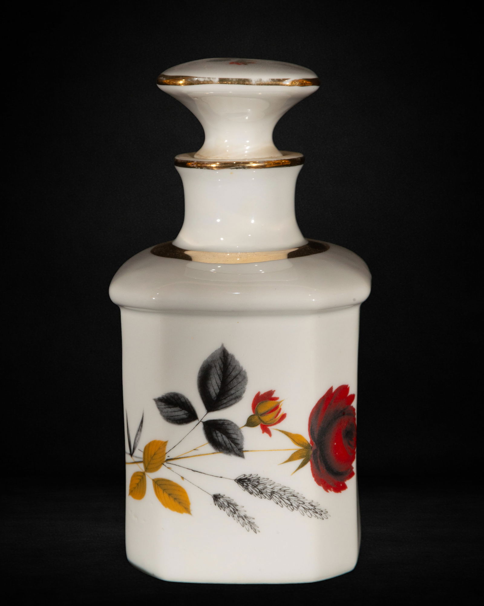 Porcelain bottle: Porcelain bottle, measures 21 cm x 10 cm x 10 cm
