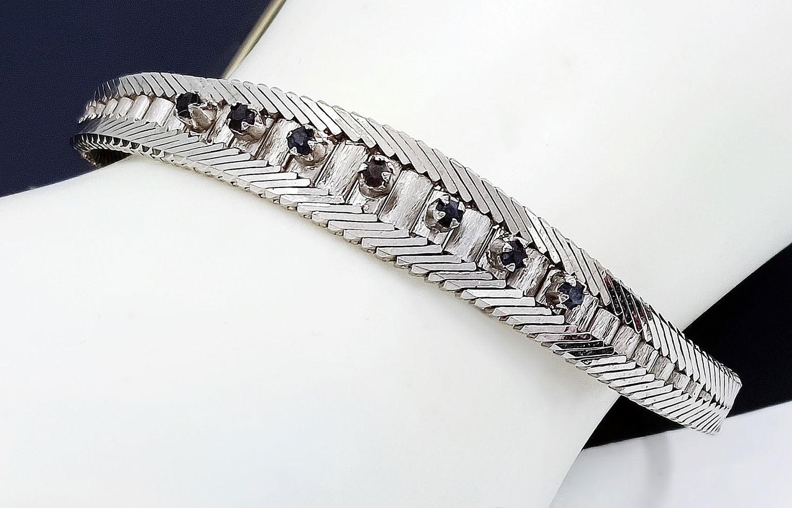 835 silver bracelet with seven sapphires: 835 sterling silver and seven natural sapphires. Vintage solid sterling silver bracelet with a center decorated with seven sapphires, diamond-cut and chiseled details, and a hidden double-safety clasp