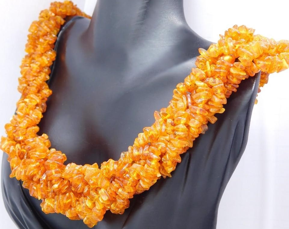 Russian necklace made of natural Baltic amber: Natural Baltic amber. Vintage Russian necklace with five full strands, including the clasp, made of 100% natural, undyed Baltic amber, cognac in color, with internal inclusions. Scientific name: Succi