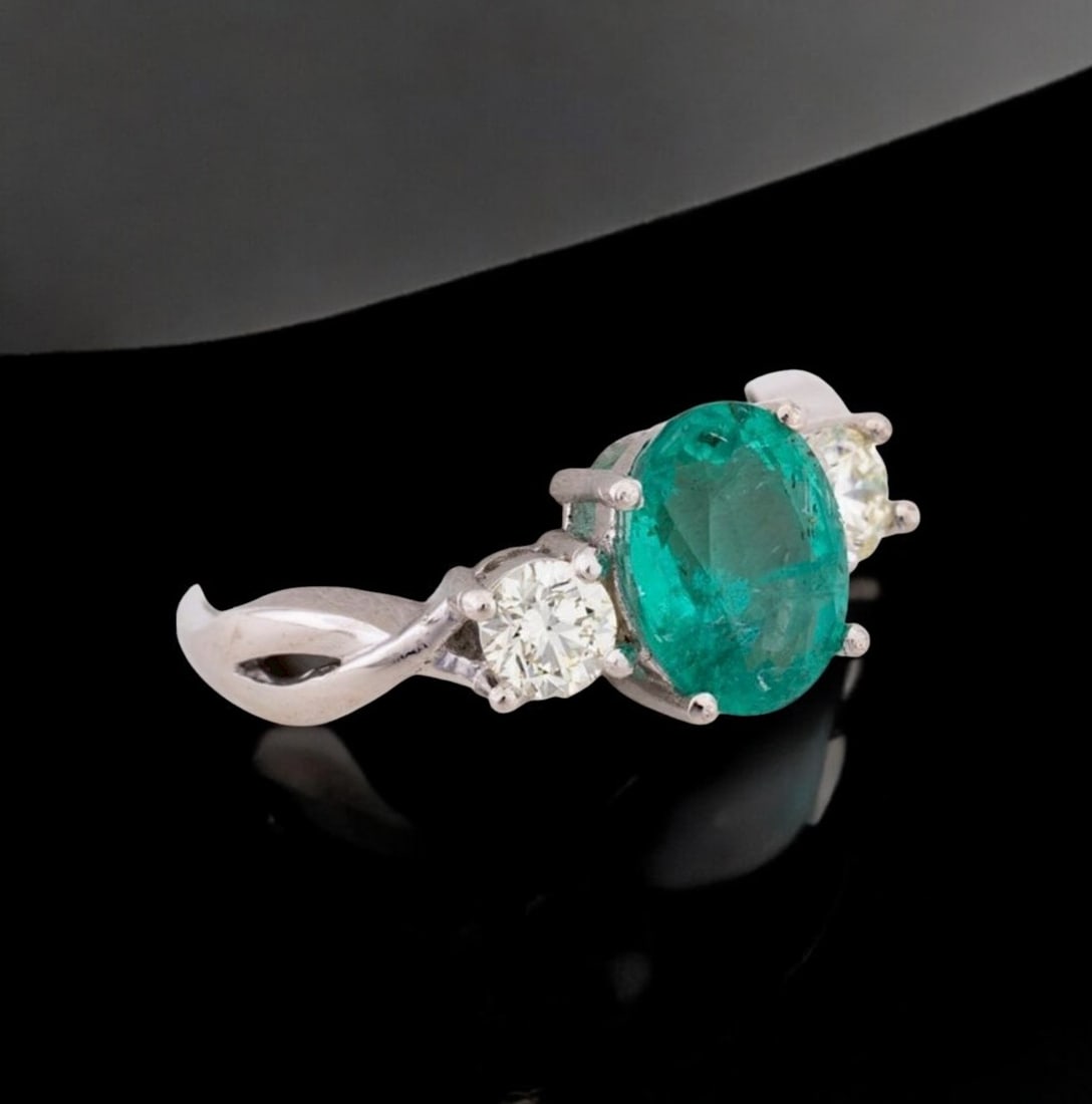 Gold ring with emerald and diamonds (1 of 3)