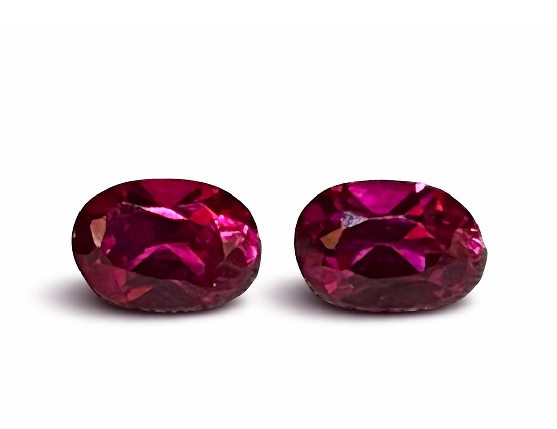 IMPORTANT PAIR OF 2CT RUBIES "PIGEON BLOOD" (1 of 1)