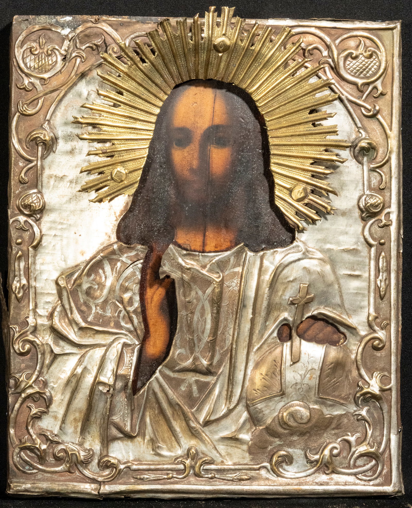 Exquisite Orthodox Icon from Poland? from the 17th-18th centuries: With a silver outer case. Dimensions: 32 x 26 cm