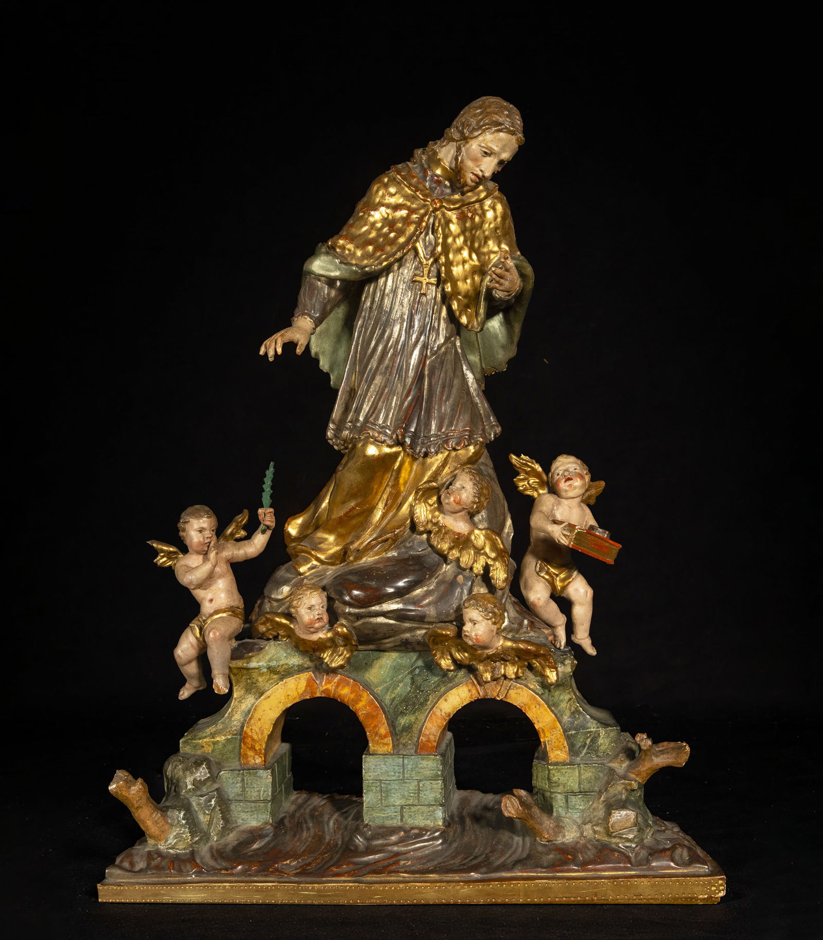 Saint John Nepomuceno - Attributable to Nicola Fumo: Finely crafted sculpture in gilded and polychrome wood. Dimensions: 45 x 34 x 10 cm. Provenance: important private collection.