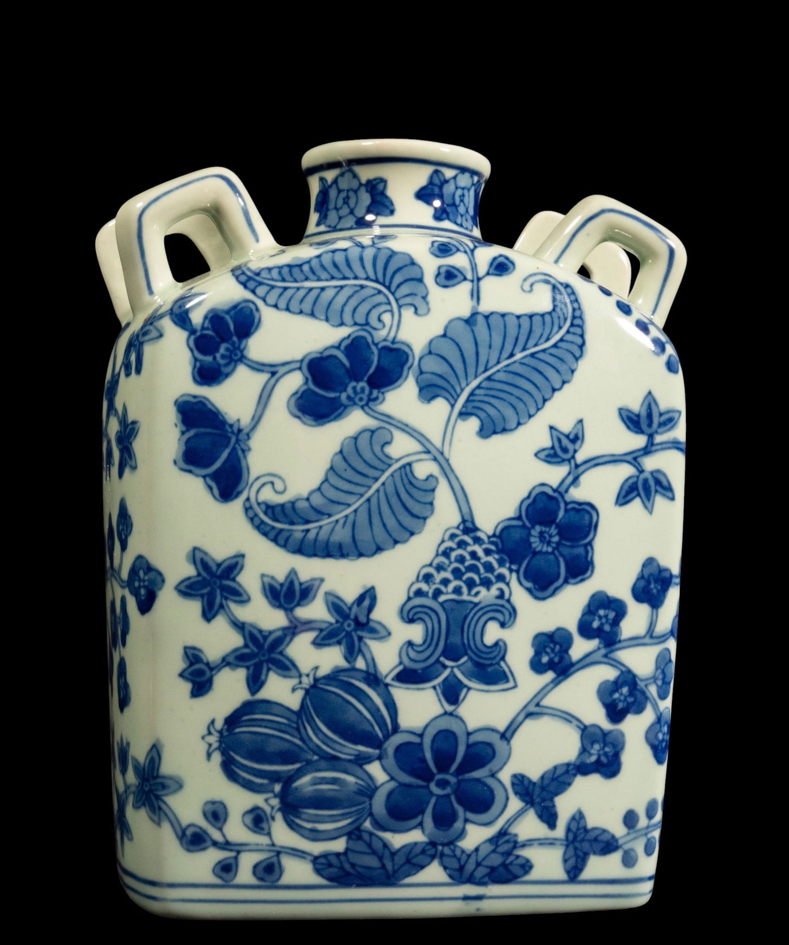 Chinese porcelain jug, 19th-20th centuries (1 of 5)