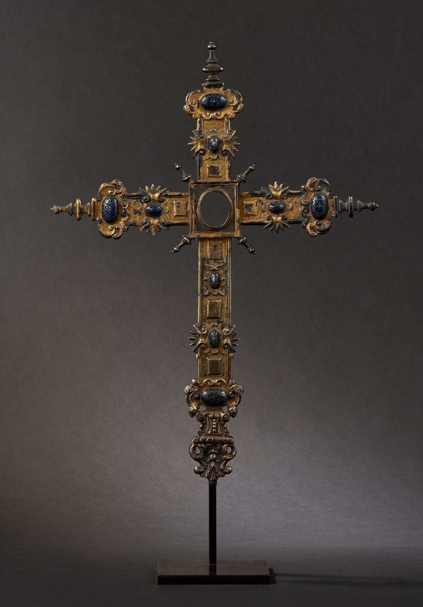 Fleur-de-lis reliquary cross, Spain, first quarter of the 17th century (1 of 6)