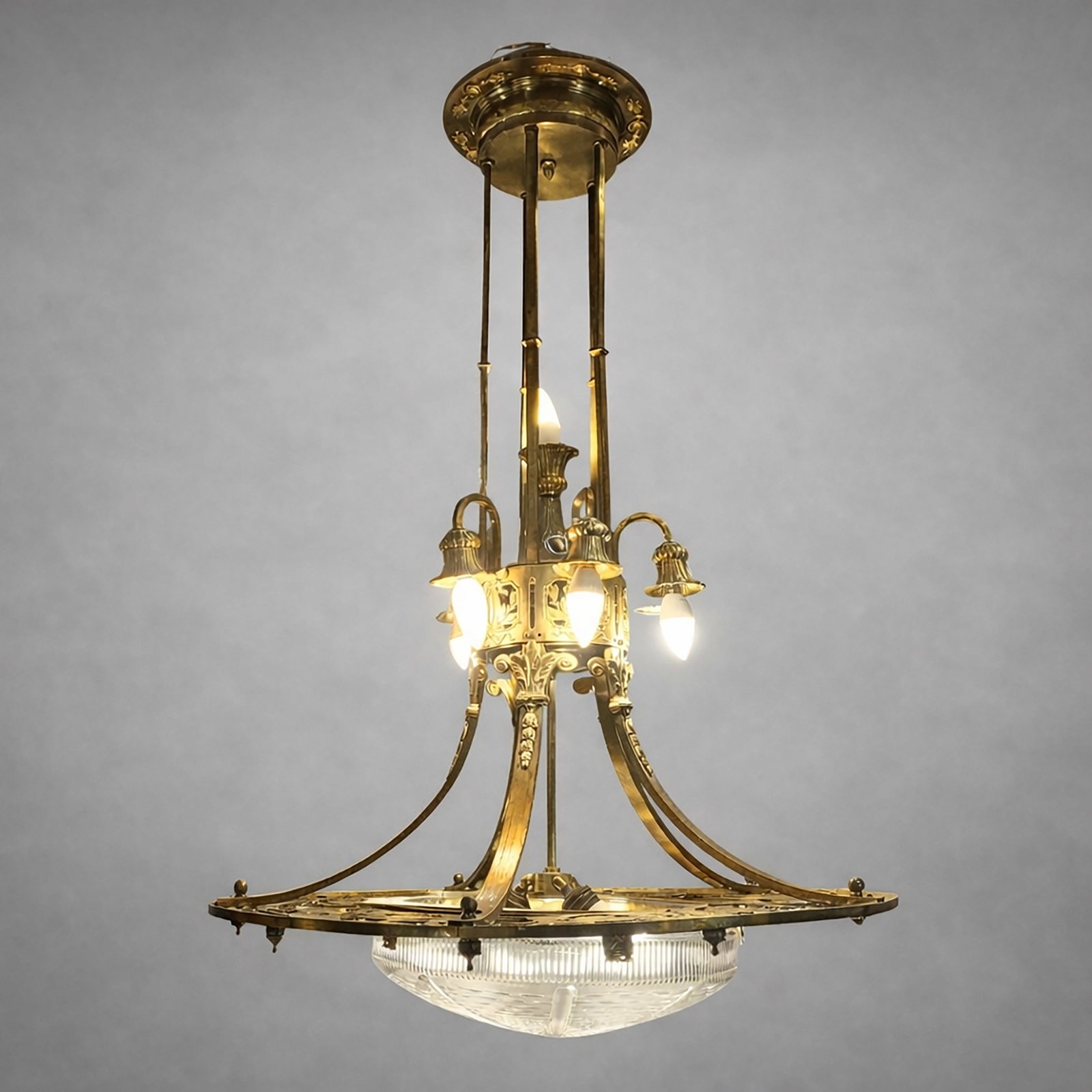 Ceiling lamp, gilt bronze and cut and frosted crystal, Art Nouveau, 1930s – France: Ceiling lamp/Chandelier. Materials: Gilt bronze and cut and frosted crystal. Style: Art Nouveau. Period: 1930s. Country of origin: France. Good condition considering its age and use. Overall dimension