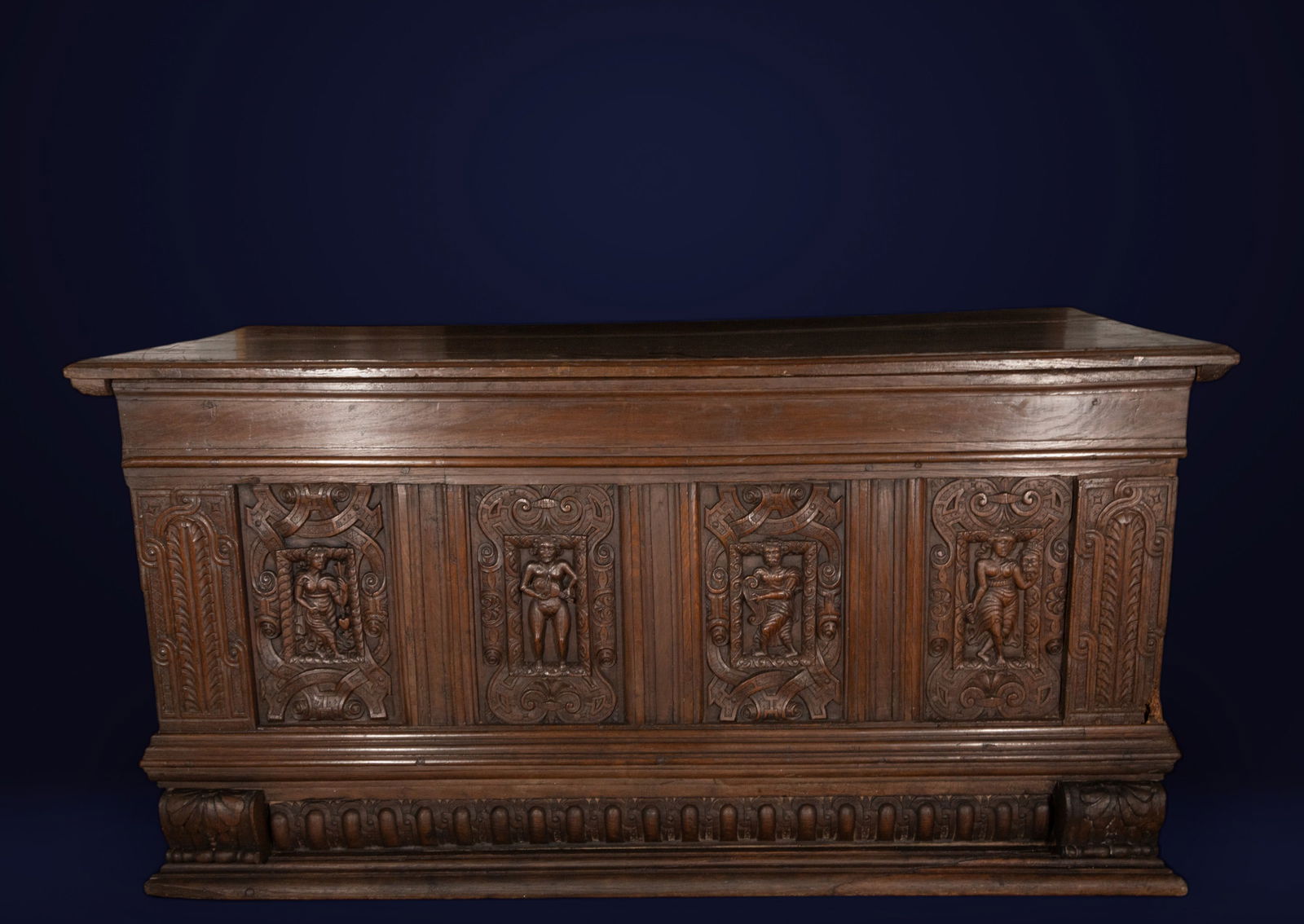 Large Italian chest, Veneto, 17th century (1 of 7)