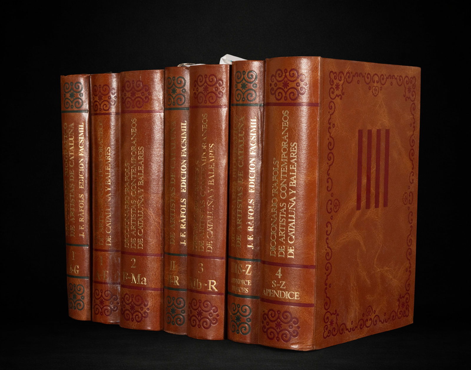 Encyclopedia of Artists of Catalonia, Facsimile Edition, 20th Century: Set of bound volumes. Total dimensions: 31 x 25 x 16 cm. A collection of reference books dedicated to Catalan artists, presented in several volumes with uniform leather-toned binding and a protective