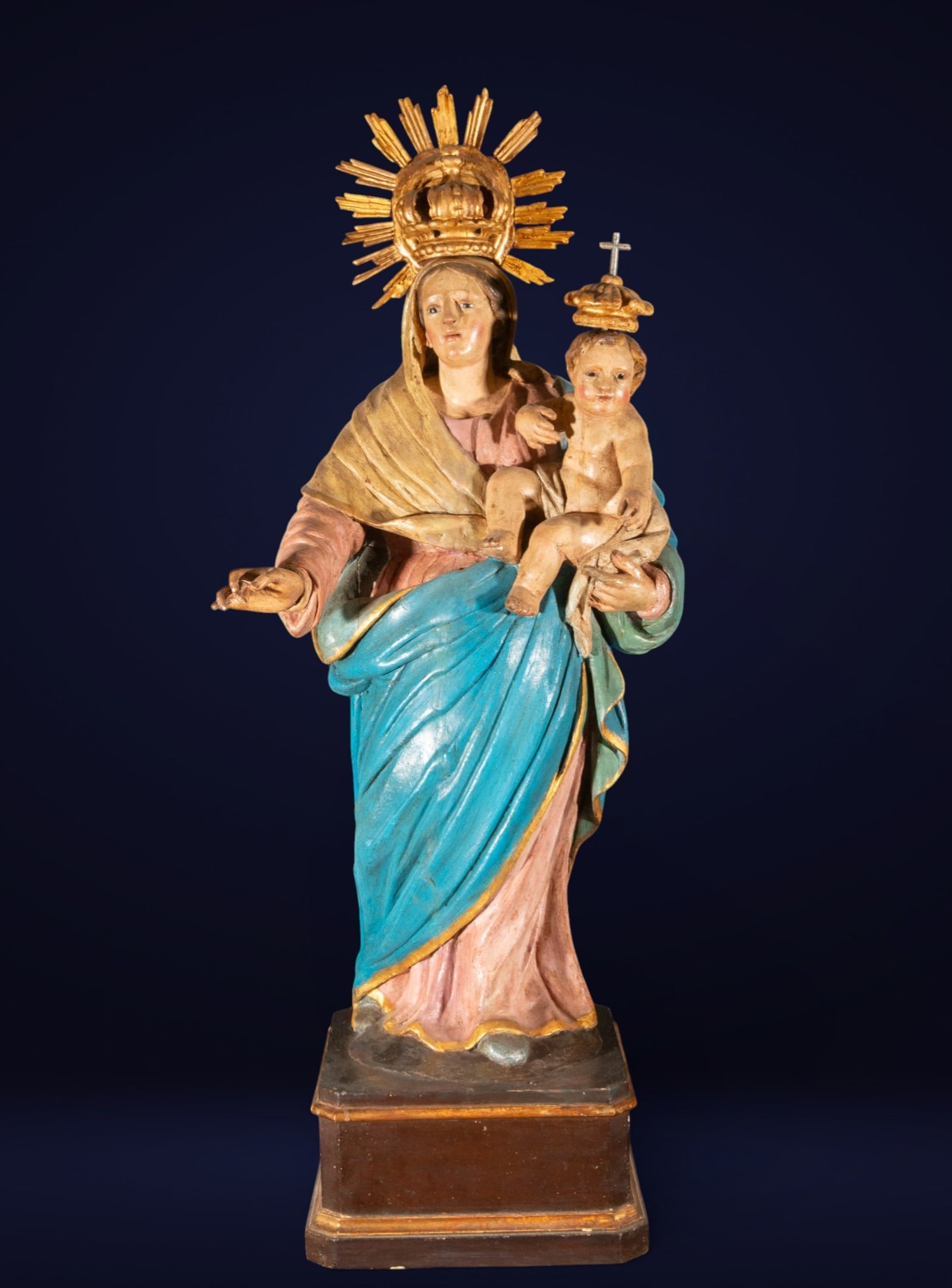 Mary Help of Christians, Spanish or Hispanic American school, 19th century: Carved, polychrome and gilded wood, probably. Measures 99 x 40 x 47 cm.