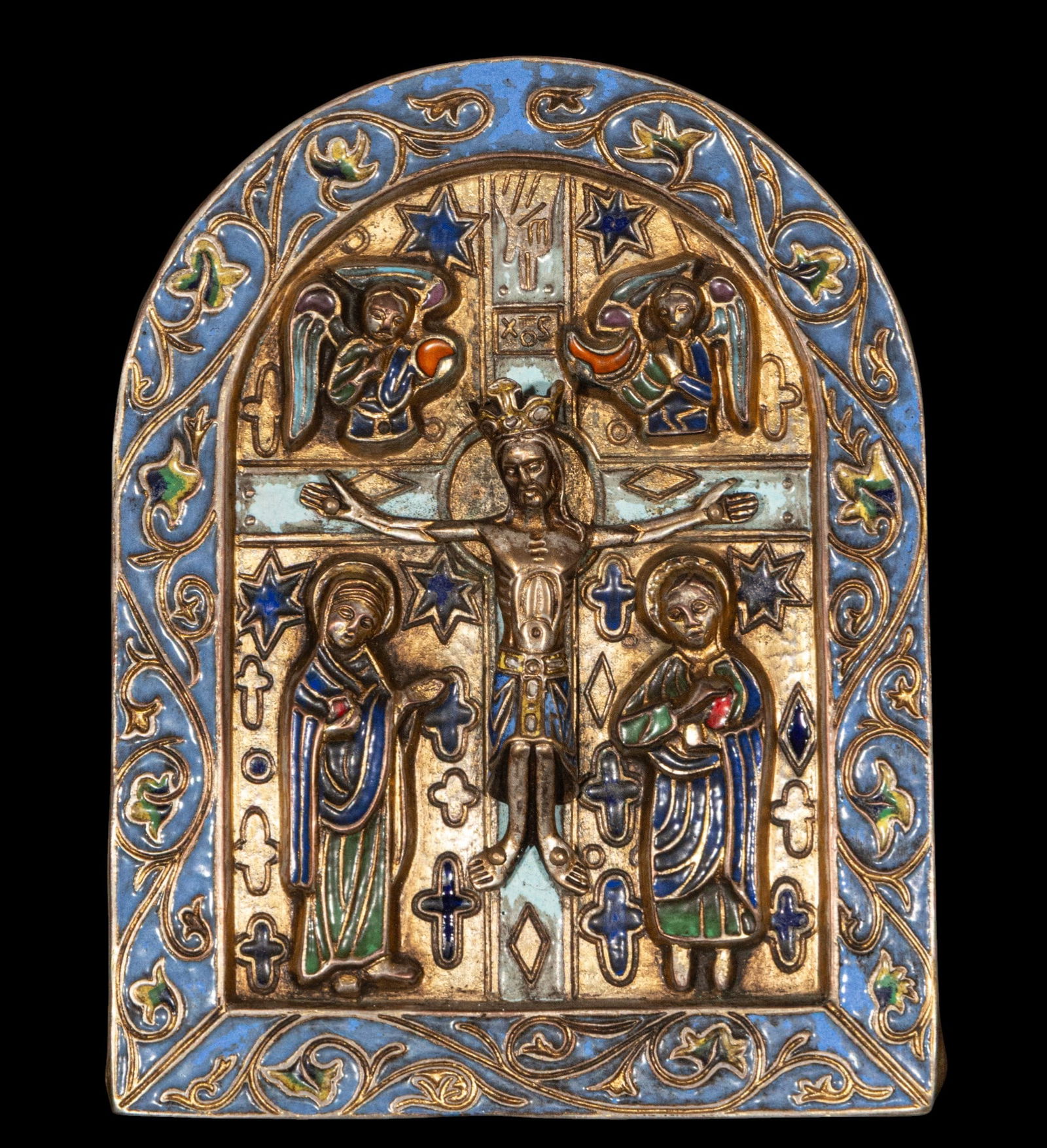 Neo-Romanesque plaque with Crucifixion, 20th century: Enameled copper. Measurements 18 x 13 x 2 cm.
