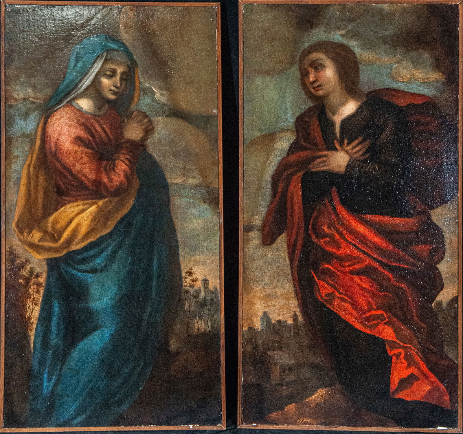 Pair of oil paintings depicting the Virgin and Saint John the Evangelist, Spanish school, 17th: Oil on canvas. Measurements 80 x 41 cm.