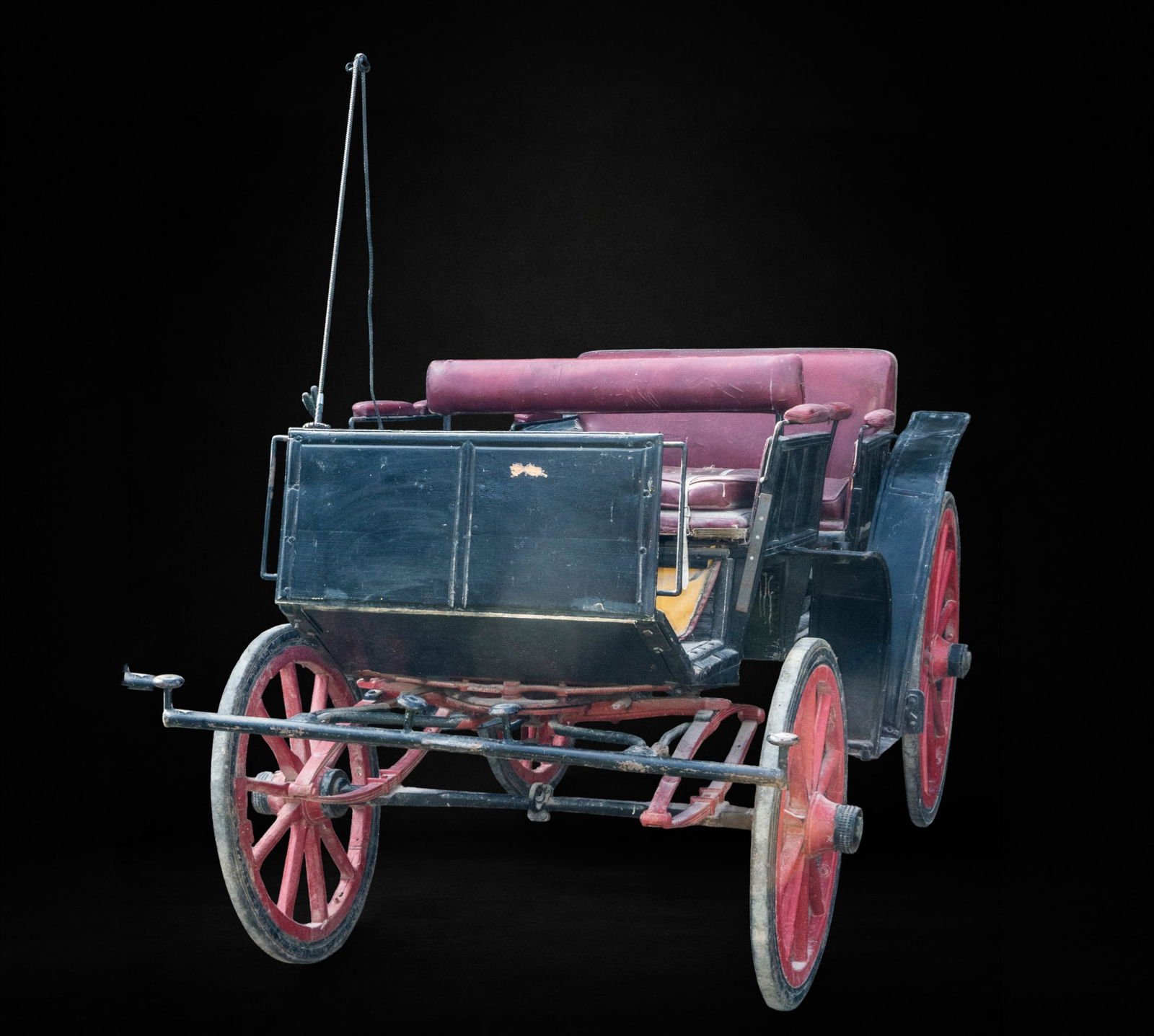 Six-seater horse-drawn carriage with coachman, 19th century (1 of 5)