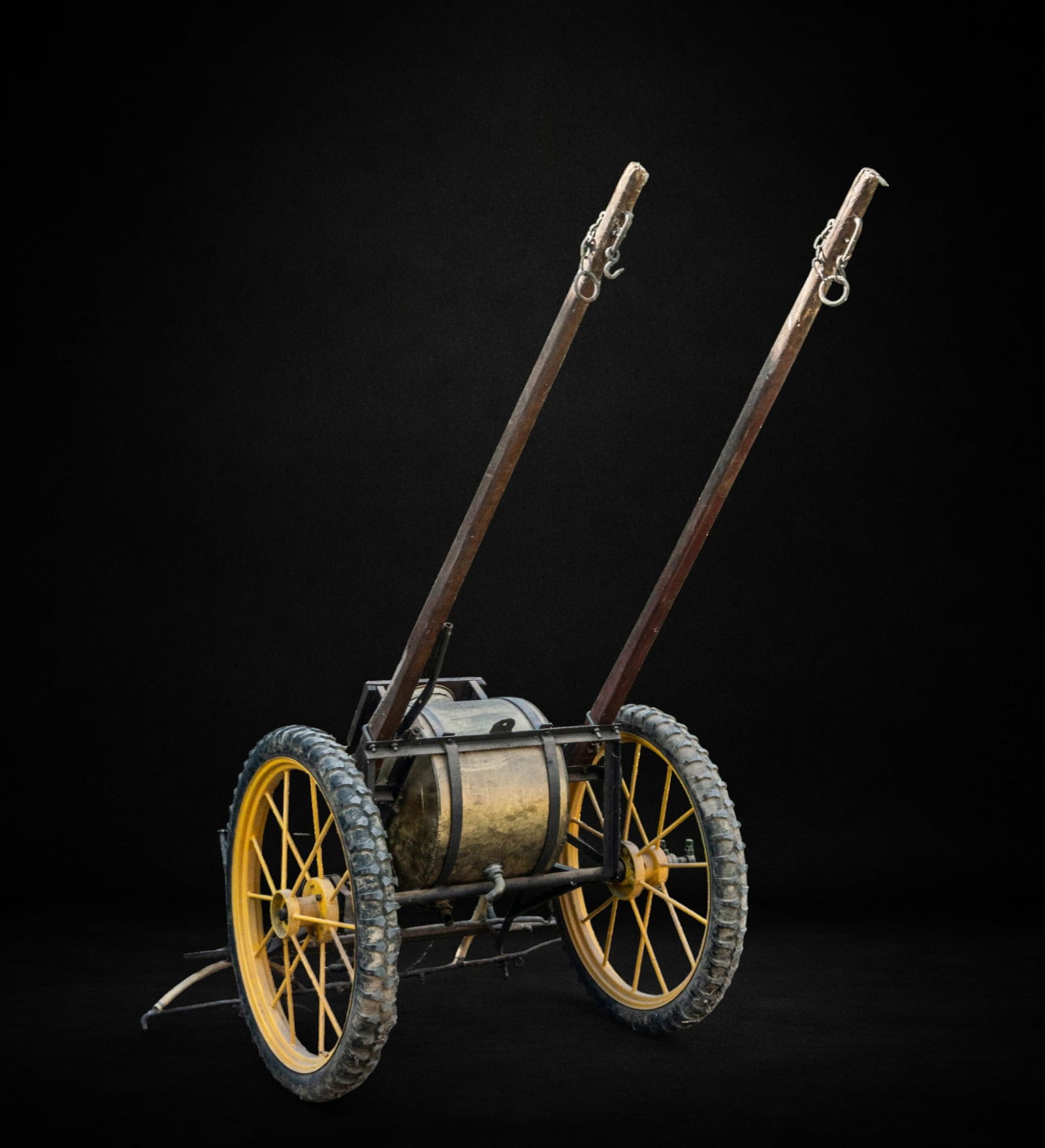 Animal-drawn sprayer for light cavalry, early 20th century (1 of 5)