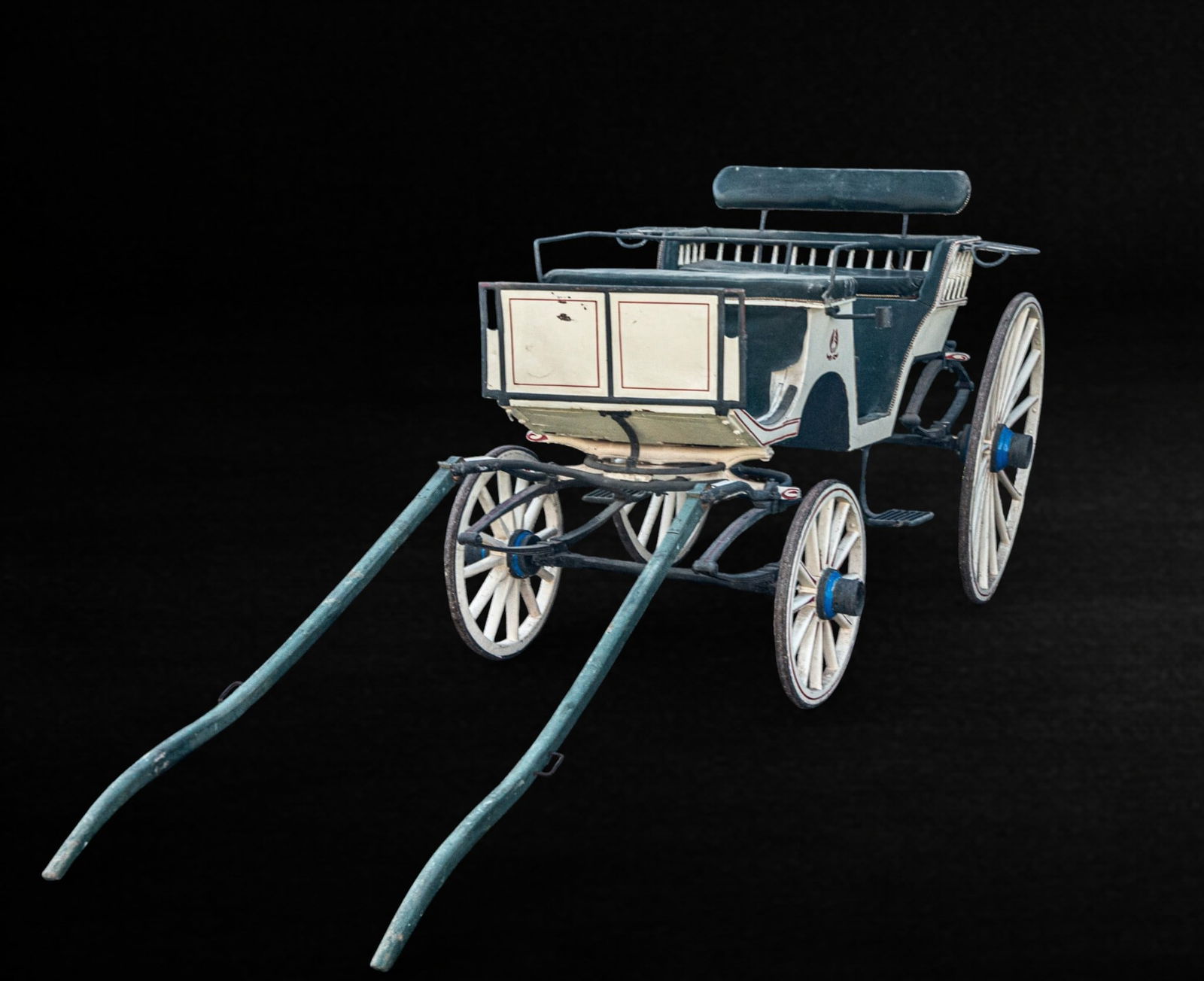 19th Century Garden-style carriage with latticework, for four adults and two children (1 of 10)