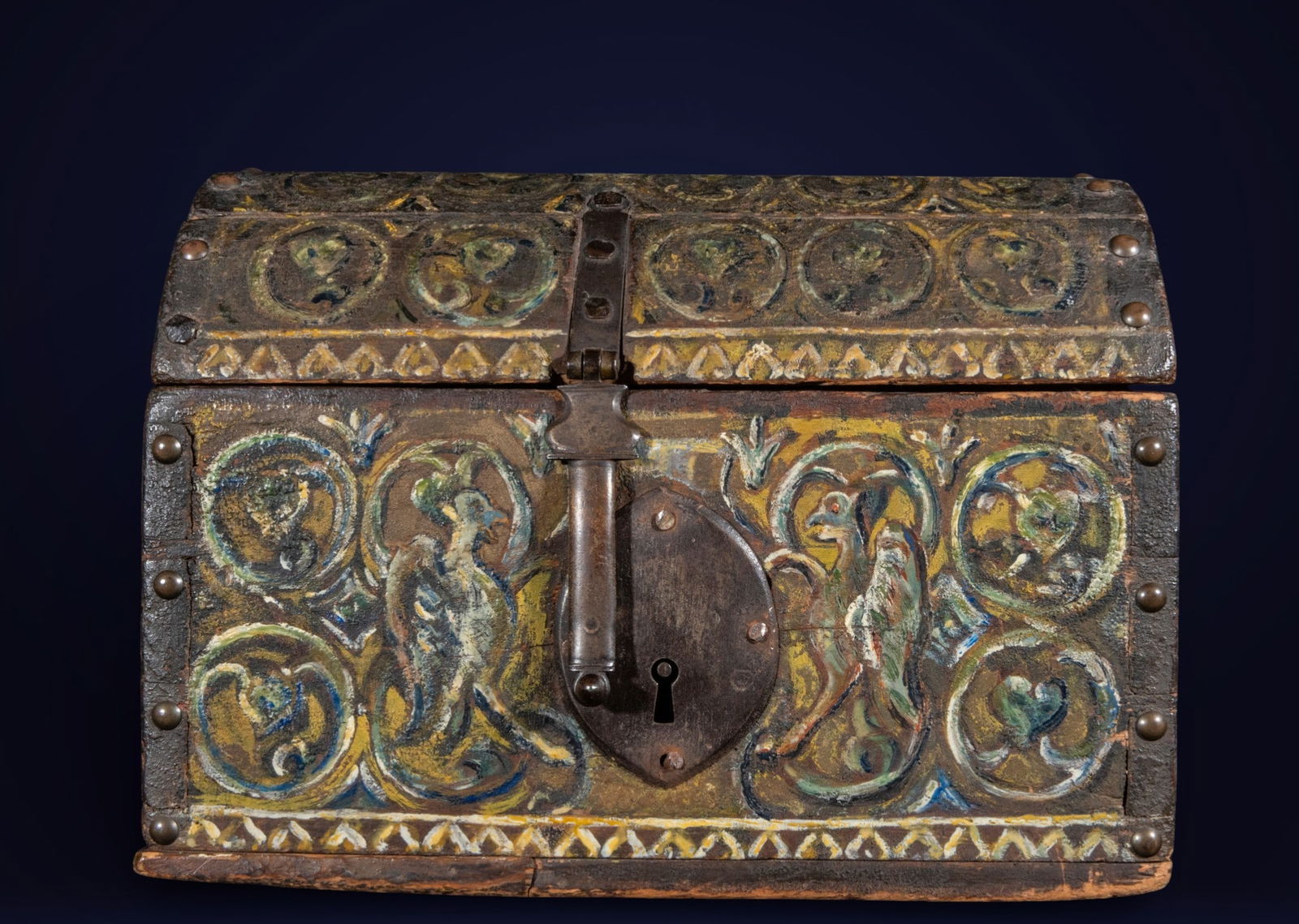 Polychrome wooden chest with iron fittings, Peruvian colonial viceroyalty, 17th century: Polychrome wood and wrought iron. Measures 20 x 27 x 16 cm.