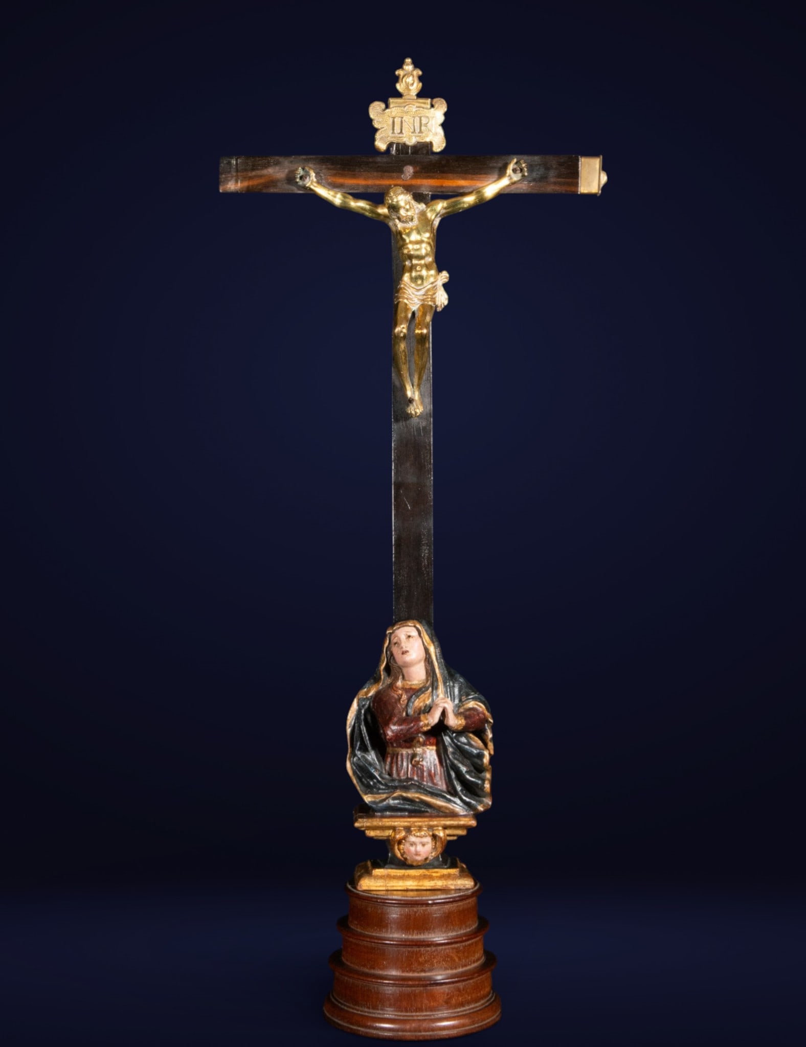 Crucifix with Our Lady of Sorrows, Italian or Hispanic school, Christ from the 17th century and: Gilded bronze, carved and polychromed wood. Measures 54 x 28 x 10 cm overall.