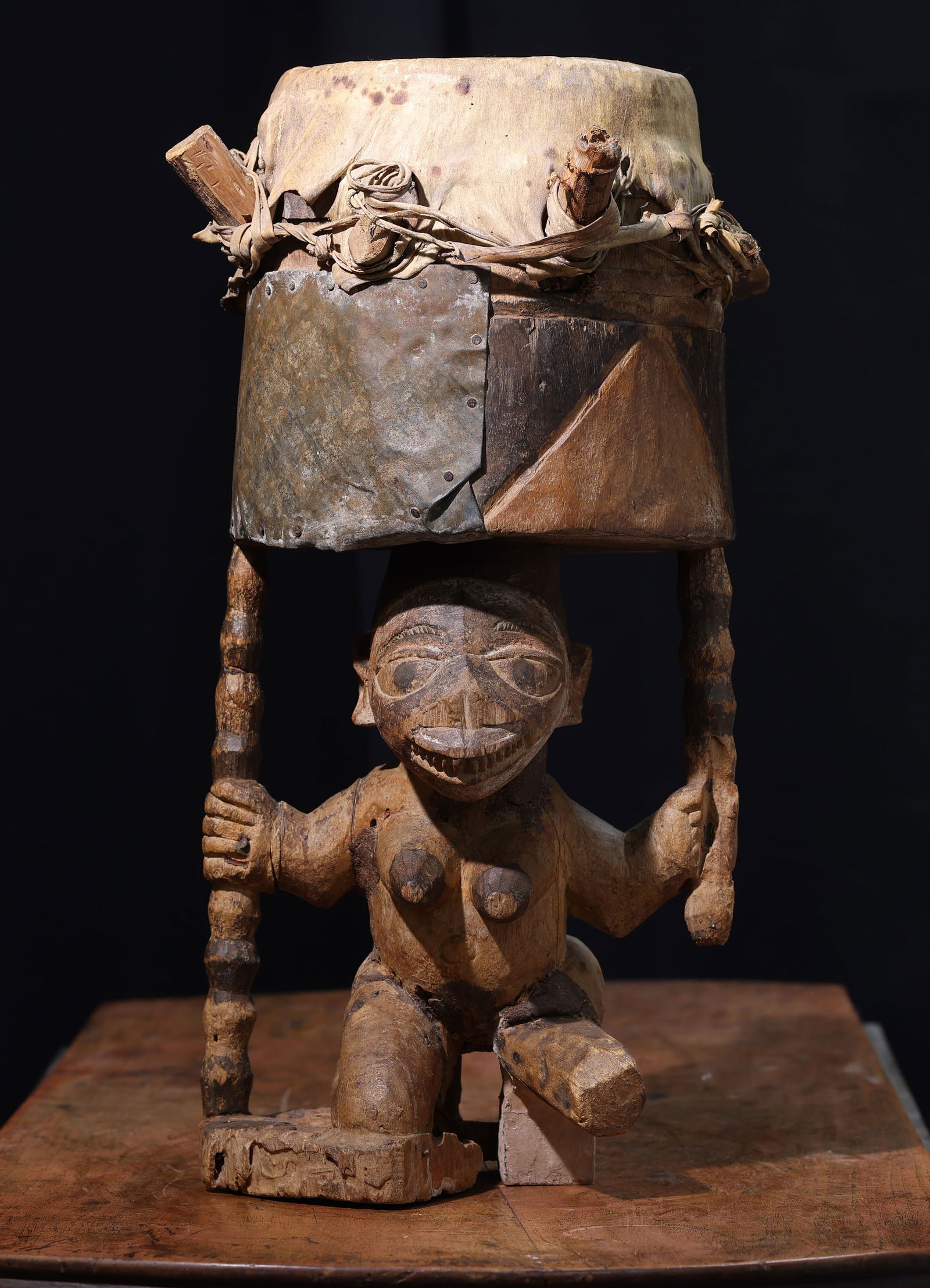 Yoruba drum Nigeria - Early 20th century: African Art, 57 cm high. Provenance: important private collection.