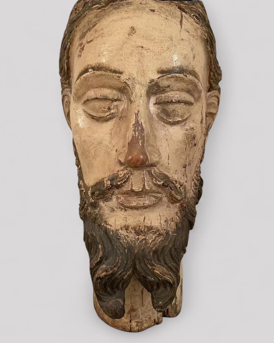 Rare large head of Christ from the Mexican colonial period. Polychrome wood. New Spain, 16th: Measurements 35 cm. Spanish colonial work from New Spain. Lot in international warehouse (outside the EU). For shipments to the European Union, import duties and/or taxes will apply and are the respon