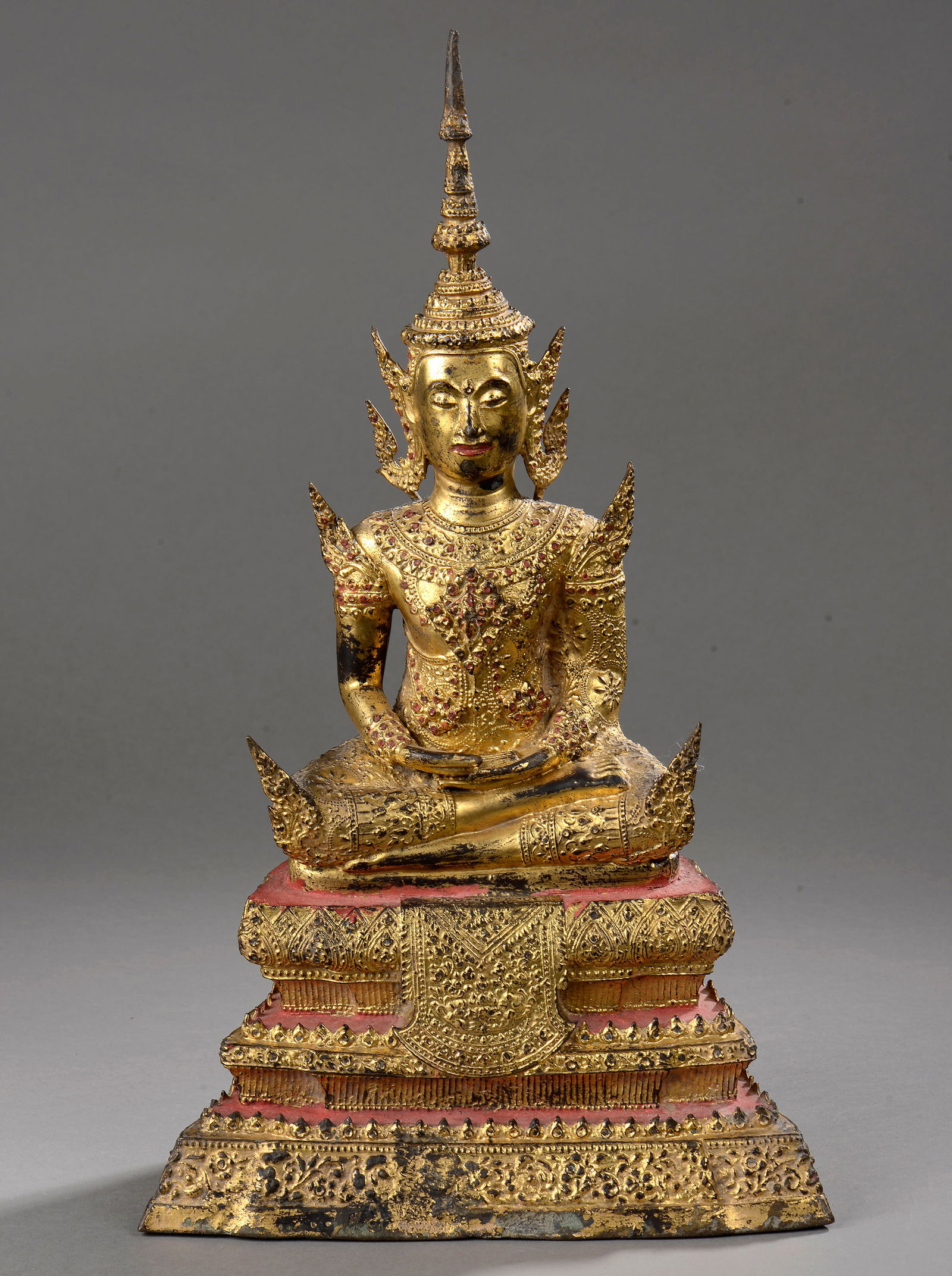 Seated Buddha - Lacquered and gilded bronze. Thailand. Rattanakosin Kingdom.: Lacquered and gilded bronze. Thailand. Ratanakosin Kingdom. 19th century. Lot in international warehouse (outside the EU). For shipments to the European Union, import duties and/or taxes will apply an