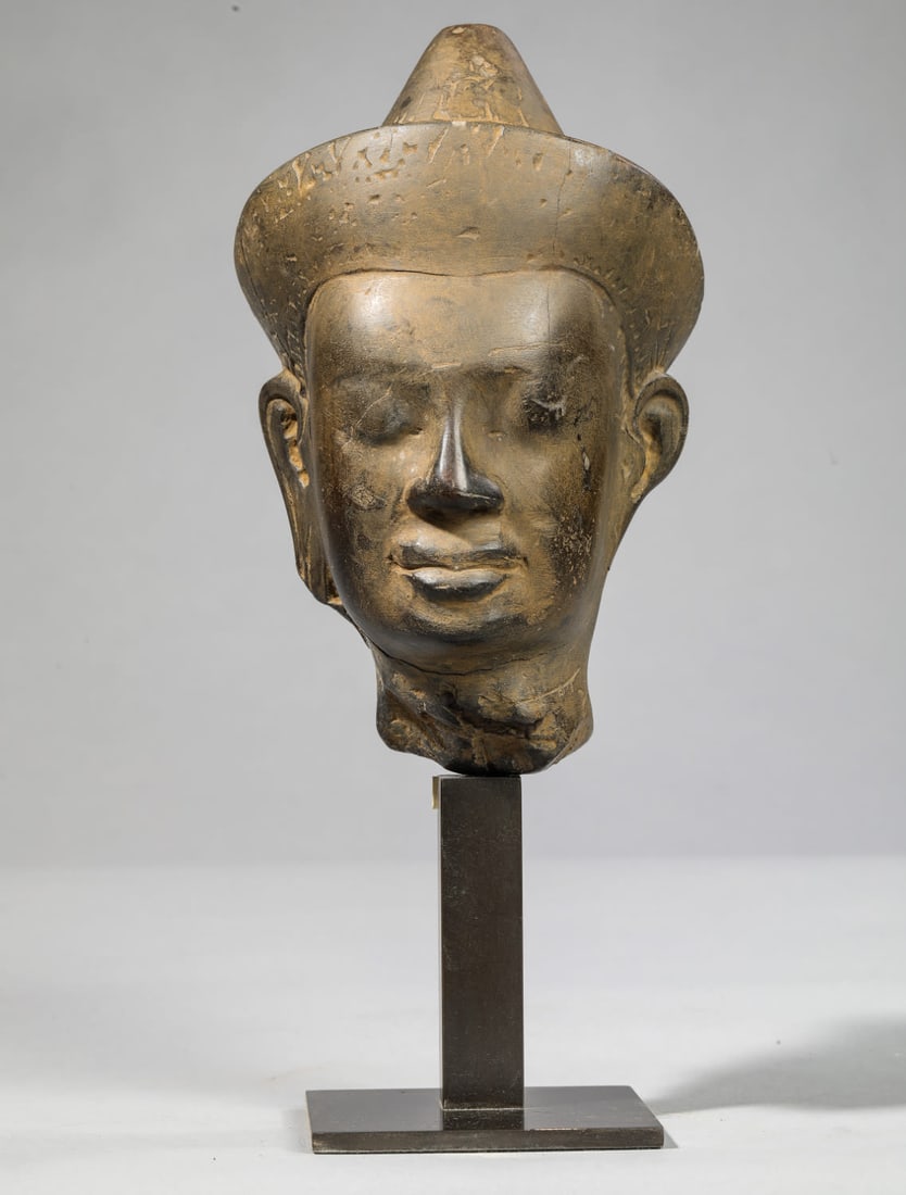 Chieftain of Vishnu wearing a tiara topped with a conical Mukuta tiara, youthful beauty and serene (1 of 8)