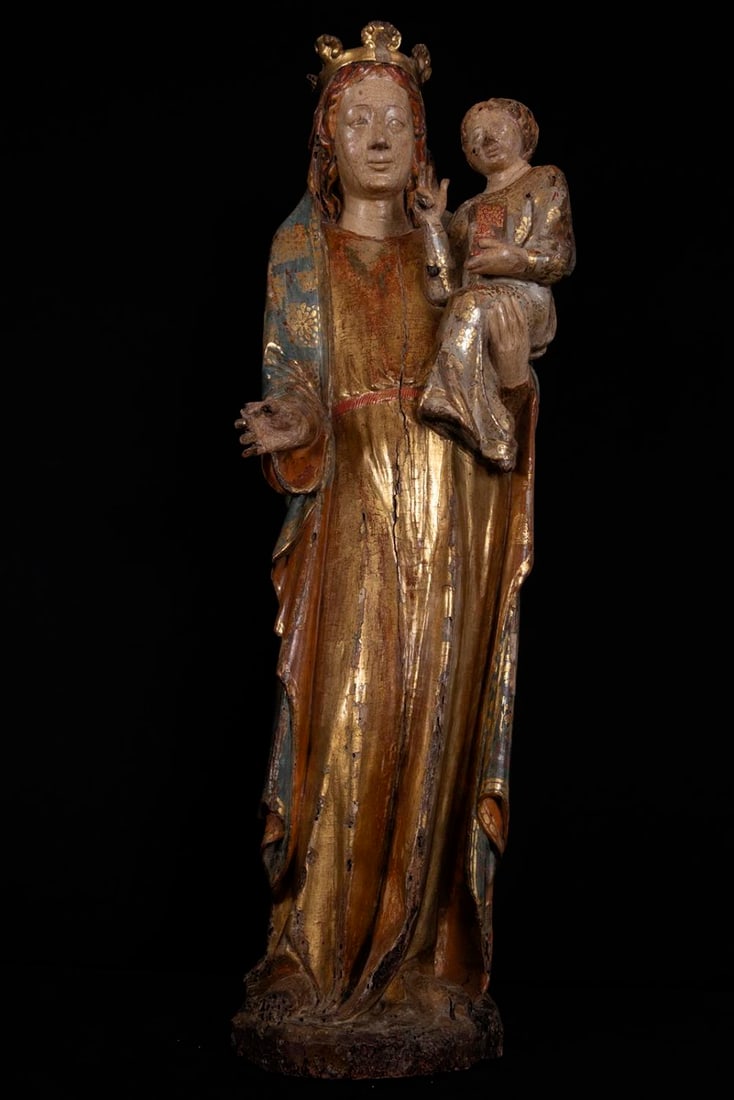 Spectacular Large Virgin "Maiestat" with Child Ile-de-France, French Gothic Medieval school of the: Very good condition, small flaws on fingers, preserving a good part of its polychrome, gilding and gilding of origin, with repainting and restorations in the gilding carried out during the 19th centur