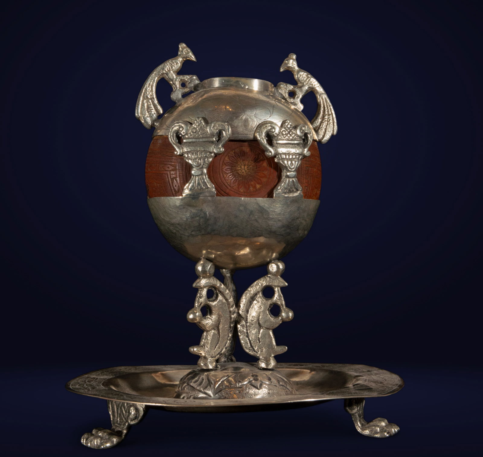 Colonial chocolate cocoa with silver, Peru, 19th century: Dimensions: 19 × 16 × 15 cm. Natural coconut with silver applications. Colonial chocolate coconut from the 19th century, from Peru. The body is decorated with embossed and chiseled silver applicatio