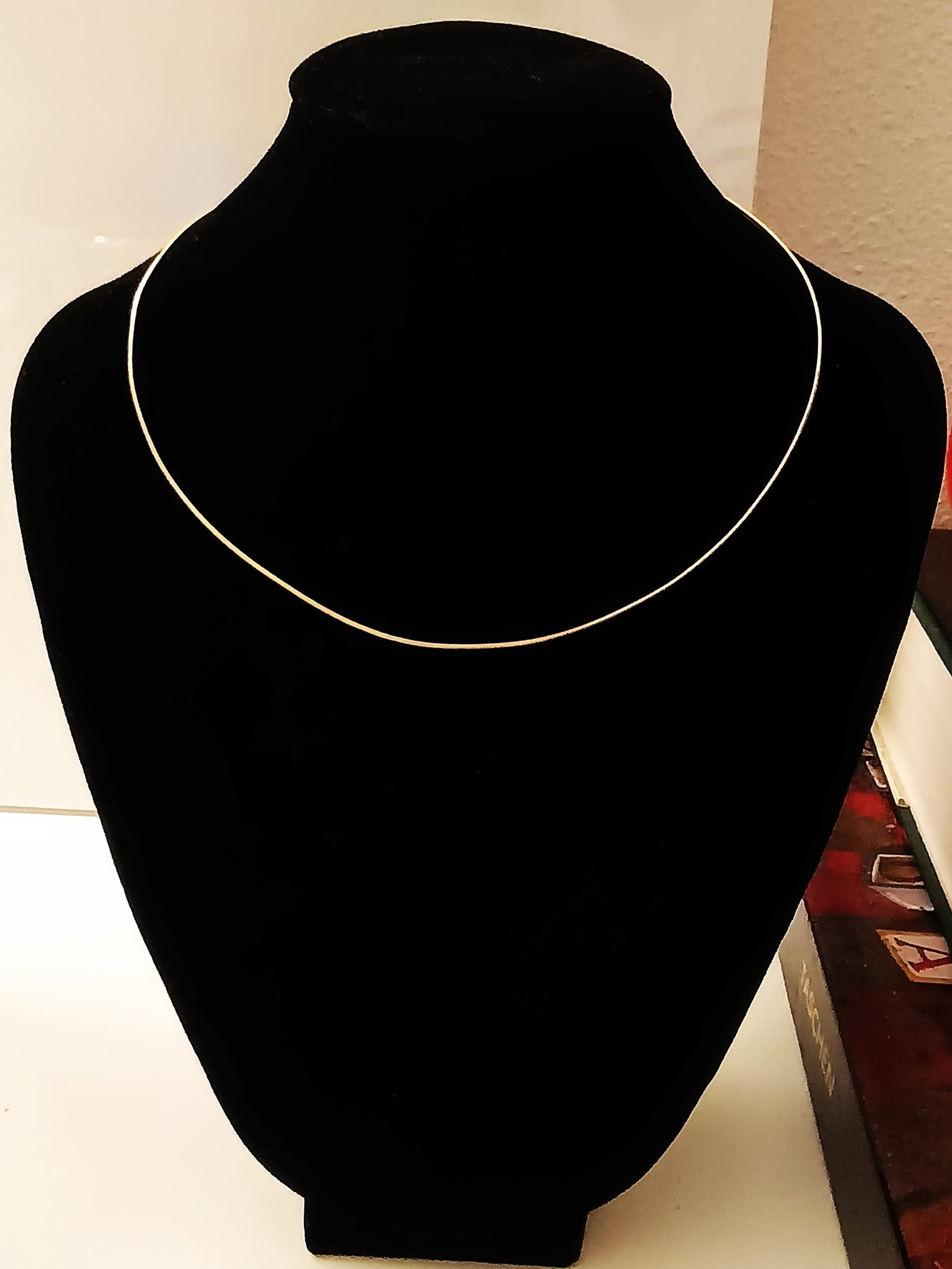 18K GOLD TUBULAR CHOKER NECKLACE · WEIGHT: 3.80 GRAMS: 3.80 GRAMS ELEGANT SEMI-RIGID TUBULAR CHAIN ??MADE OF BRILLIANT 1ST 1ST YELLOW GOLD 750. STAMPED 750, HALLMARKS AND NUMBERED · WEIGHT: 3.80 GRAMS · CHAIN ??MEASUREMENTS: 40 CM X 1.0 MM ·